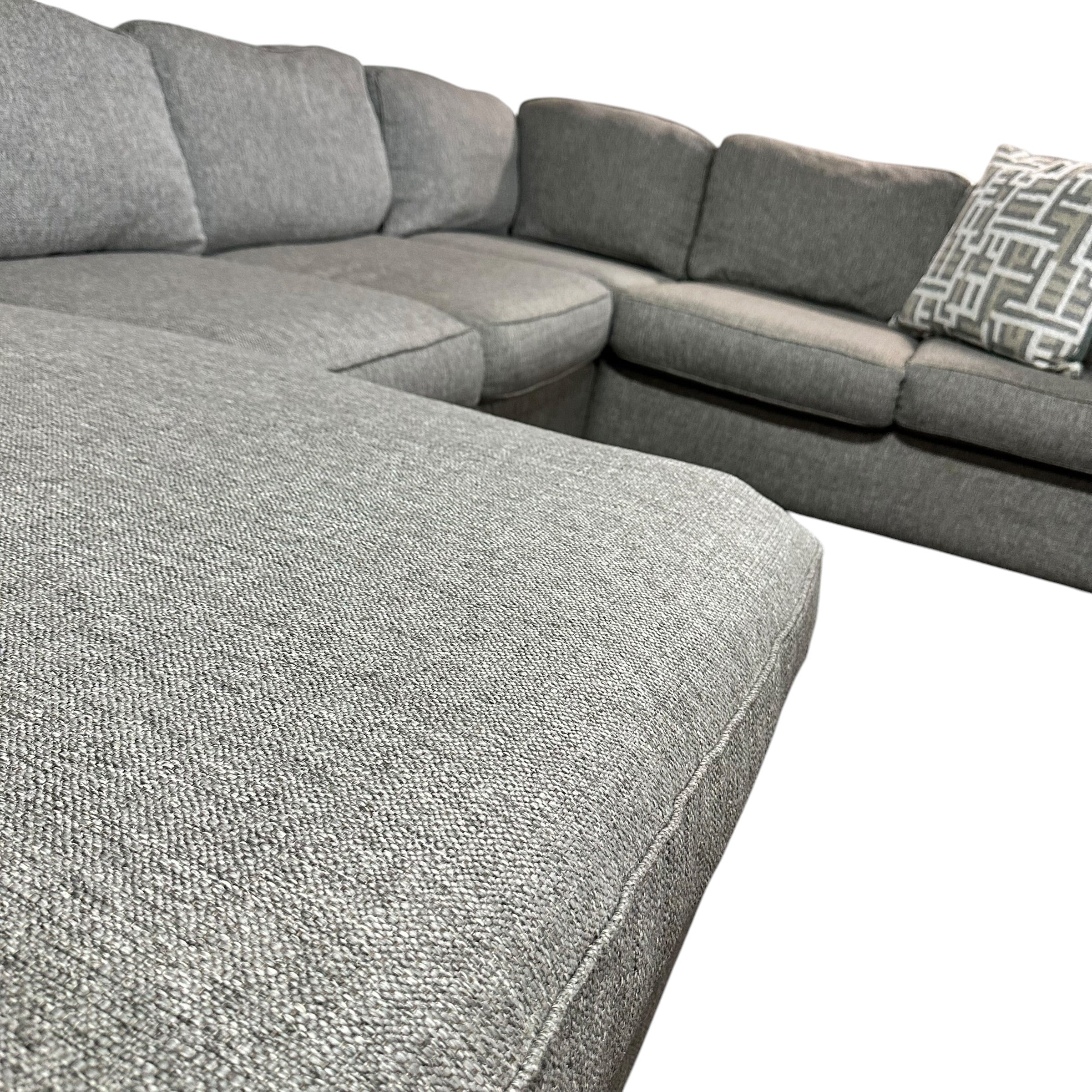 U Shape Sectional with LAF Chaise in Gray