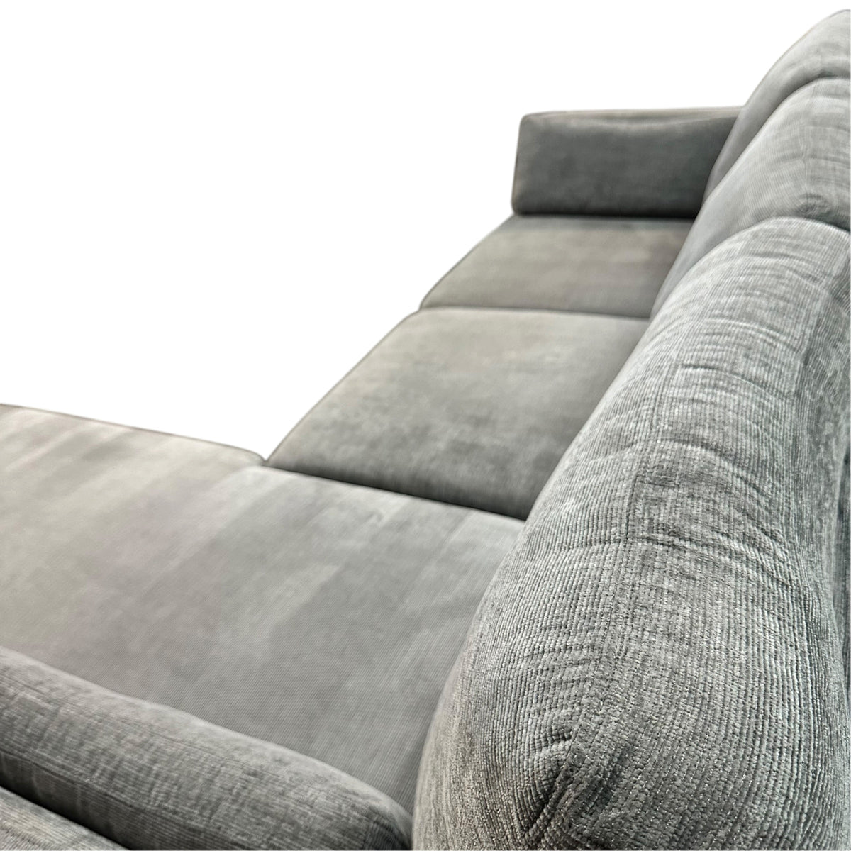Pop out Sleeper Sectional with Reversible Storage Chaise in Gray