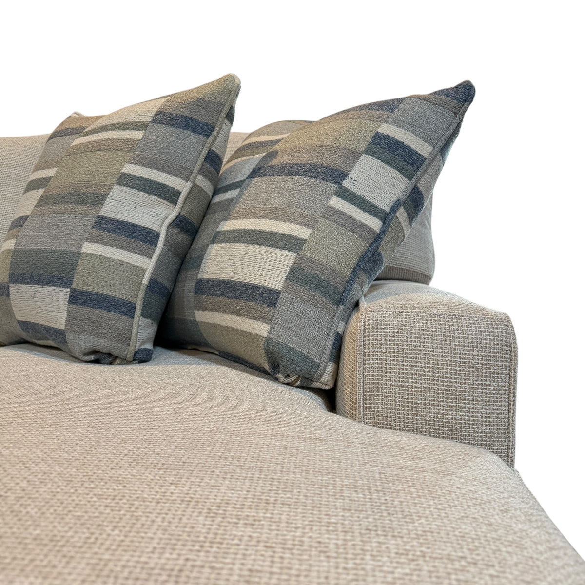 Kennedy 2pc Sectional with Right Chaise in Ordona Linen