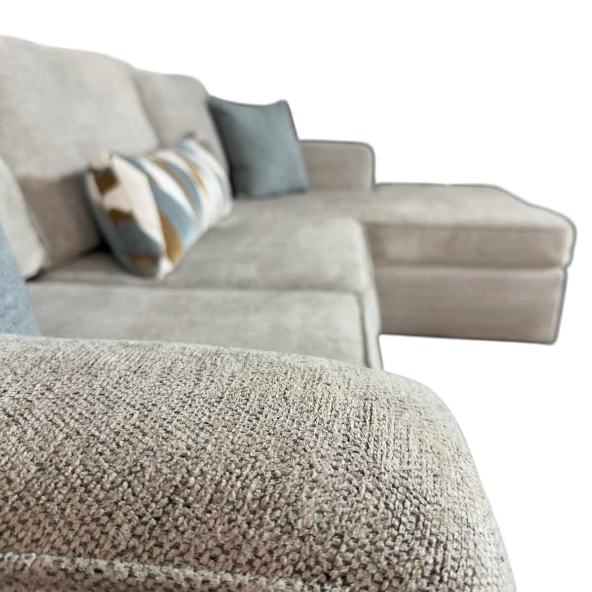 Sectional with Right arm Facing Chaise in Gray