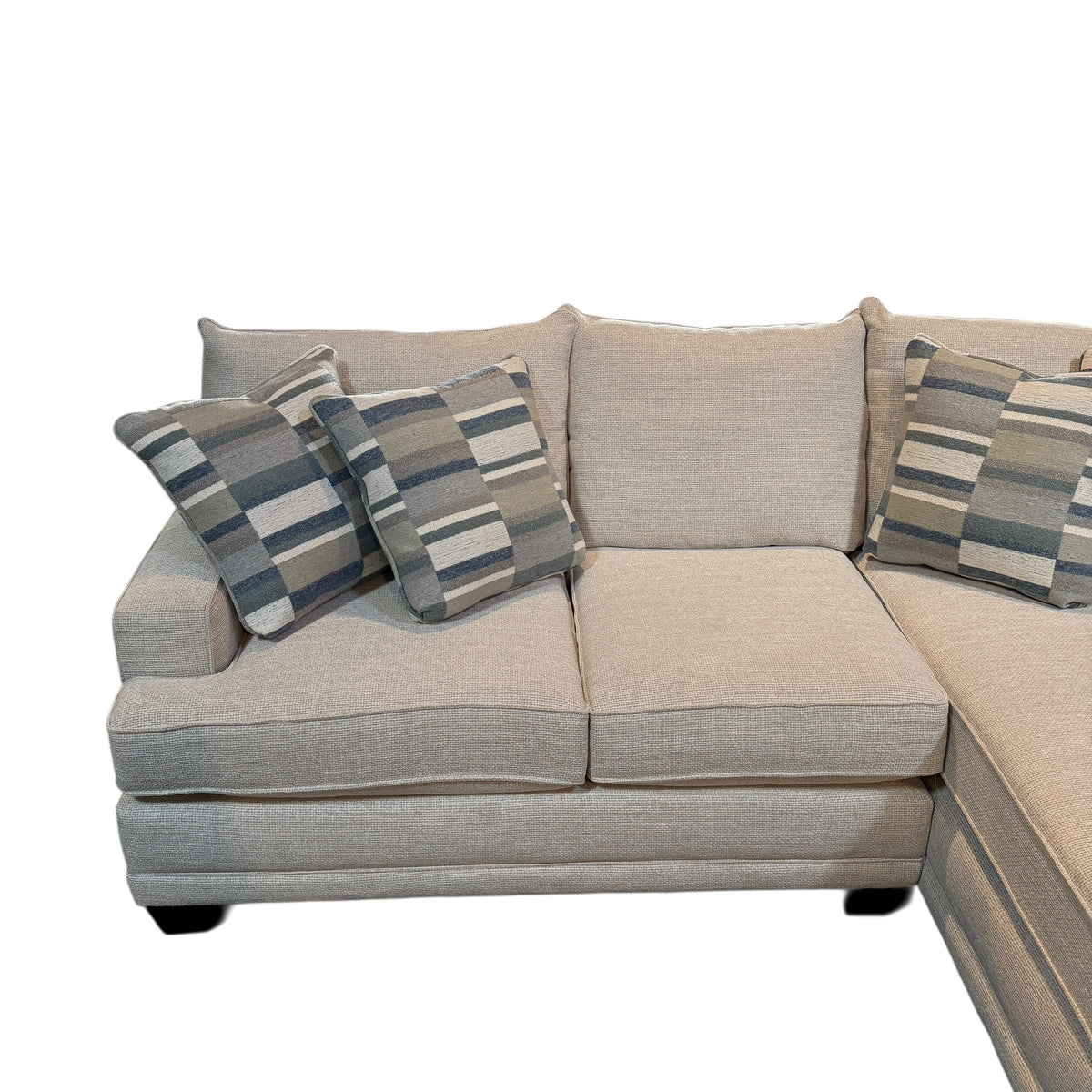 Kennedy 2pc Sectional with Right Chaise in Ordona Linen