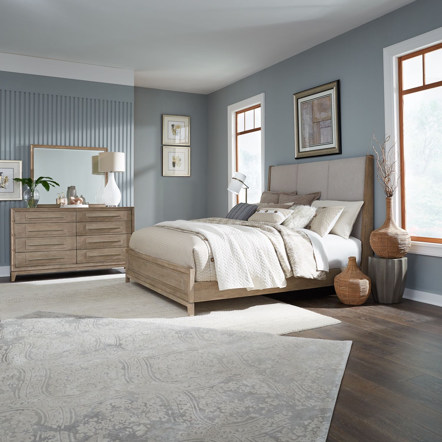 Queen Uph Bed, Dresser & Mirror