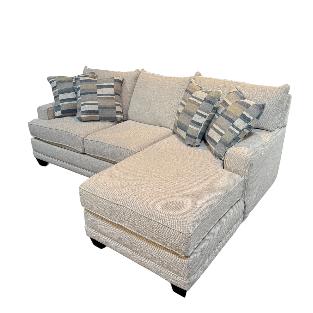 Kennedy 2pc Sectional with Right Chaise in Ordona Linen