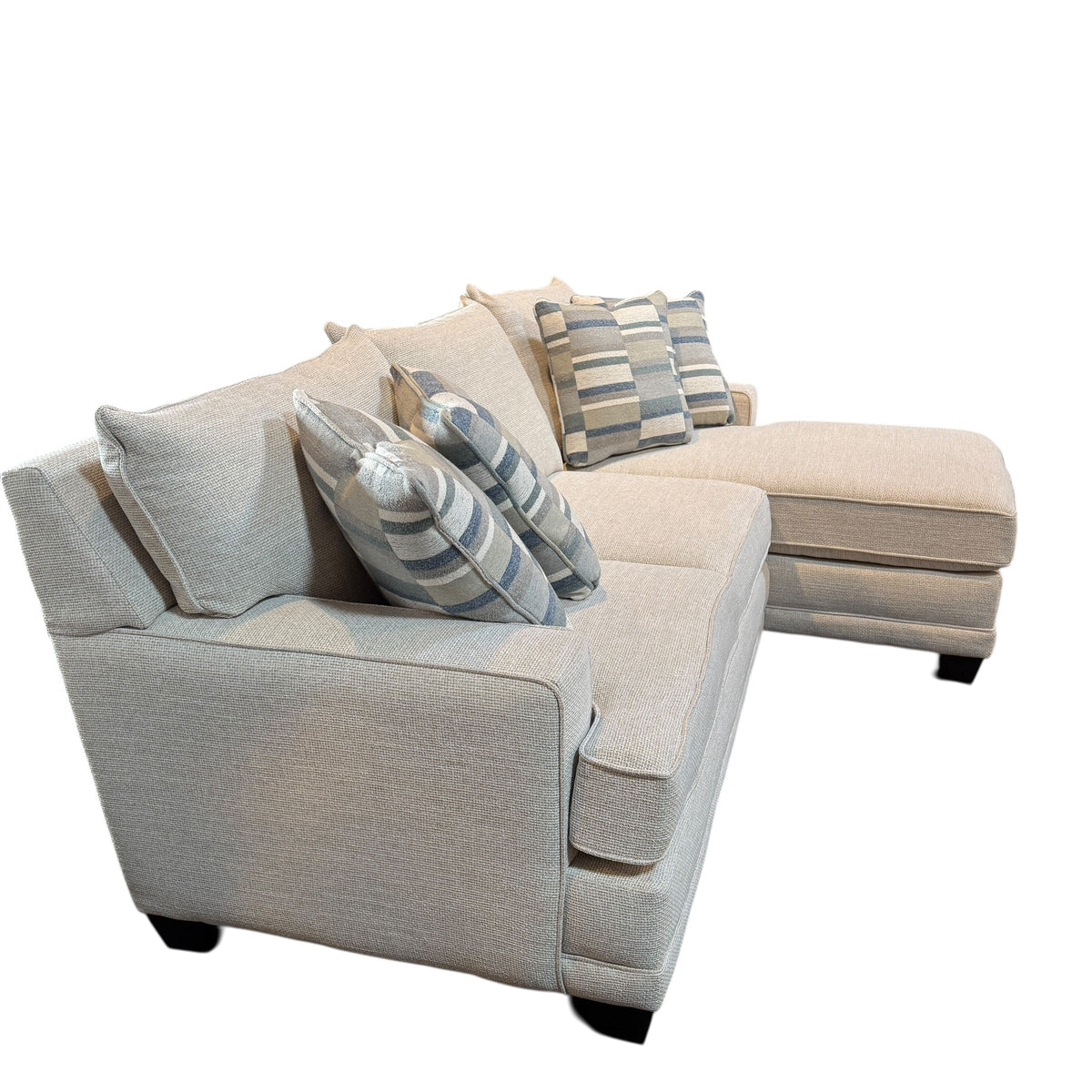 Kennedy 2pc Sectional with Right Chaise in Ordona Linen