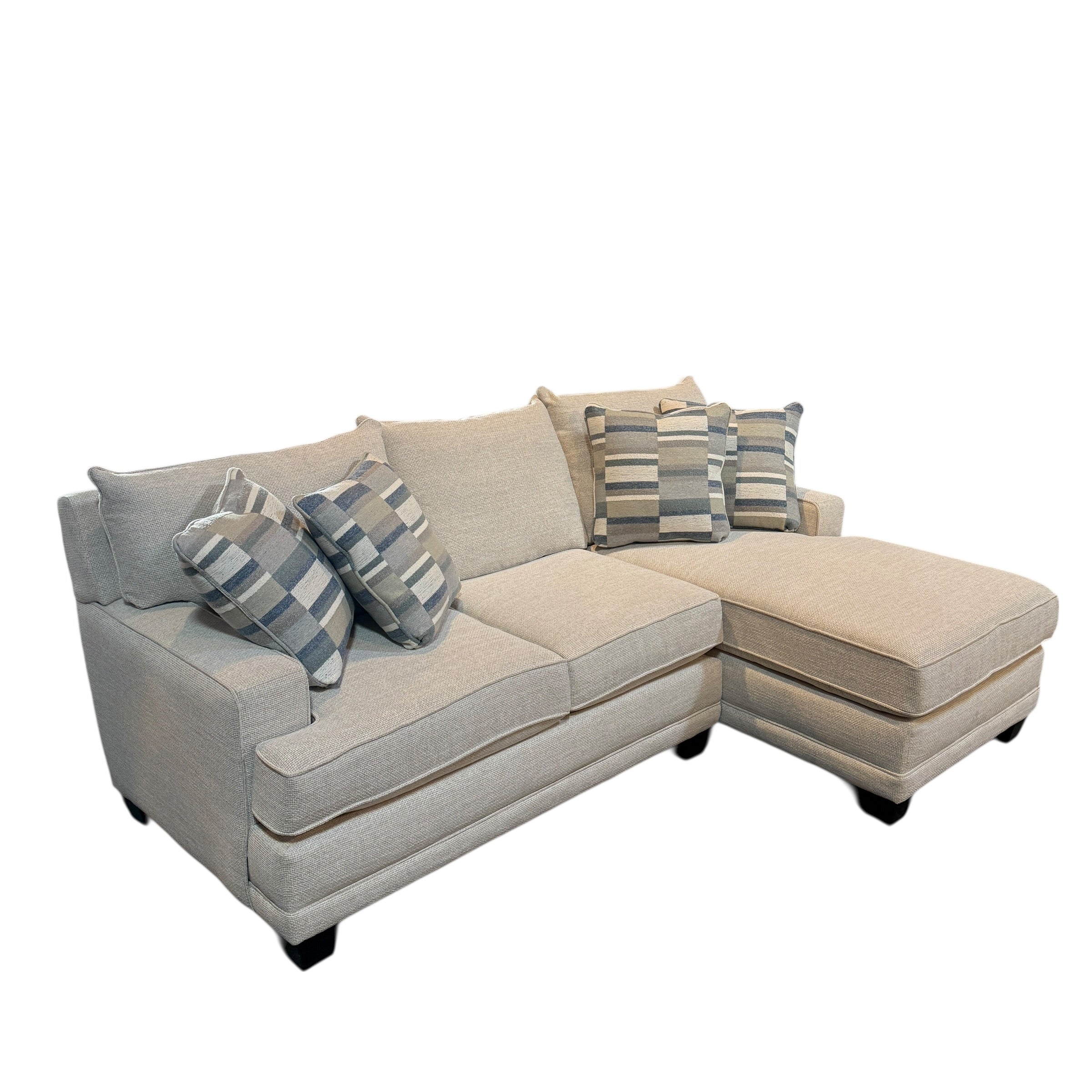 Kennedy 2pc Sectional with Right Chaise in Ordona Linen