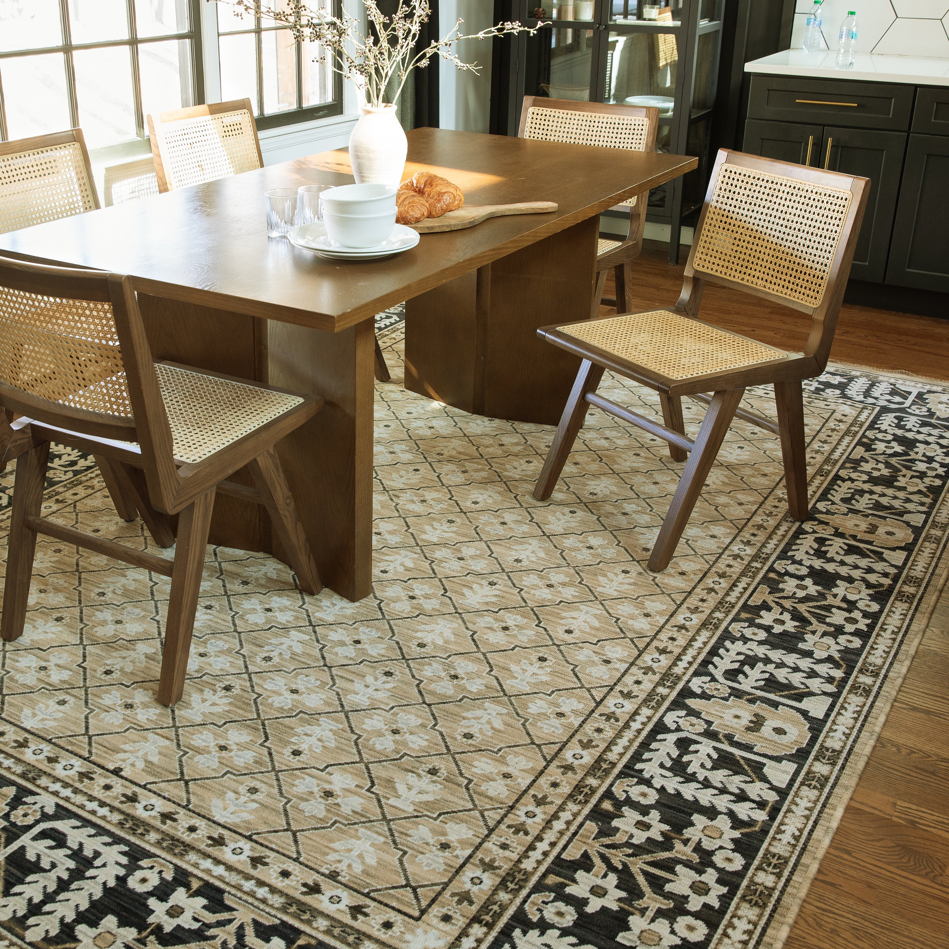 Oriental Weavers Acacia ACA12 Tan/Black Area Rug