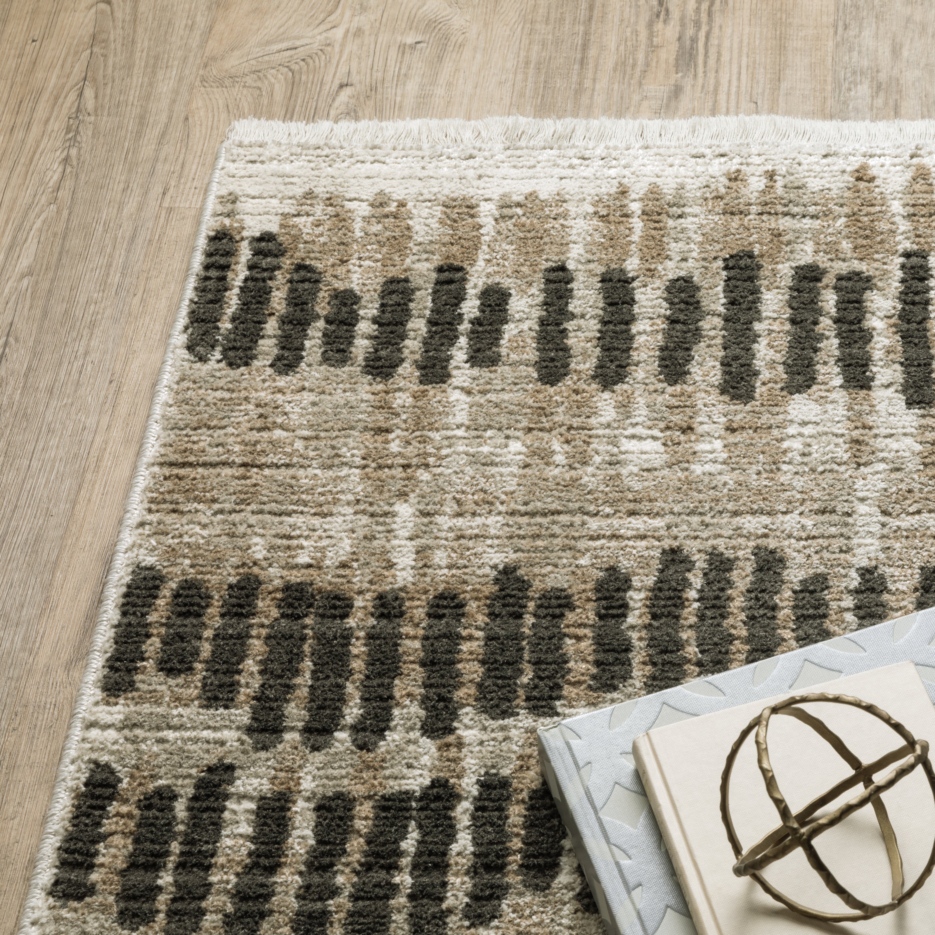 Oriental Weavers Bauer 8120D Beige/Charcoal Area Rug