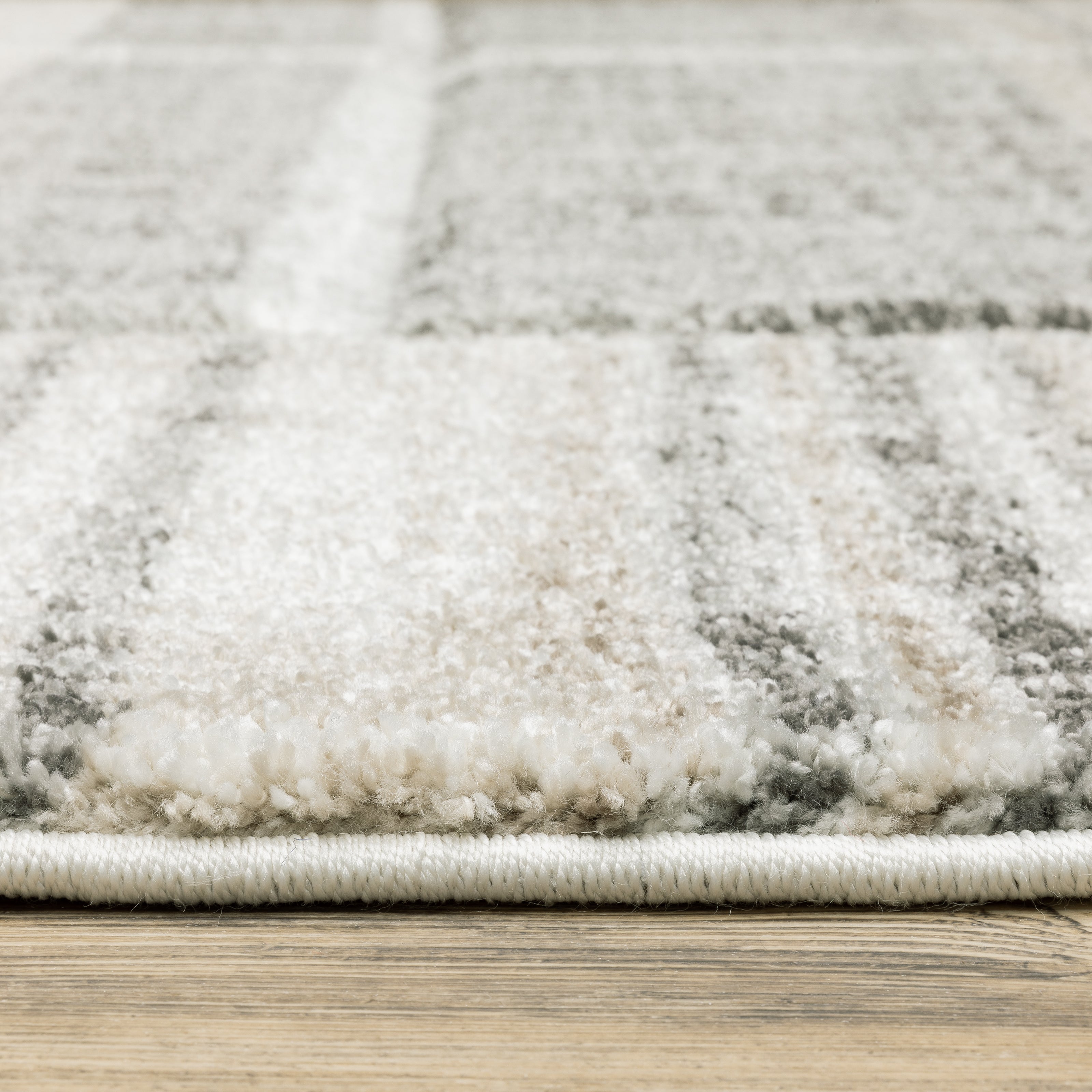 Oriental Weavers Cambria 55X Beige/Charcoal Area Rug