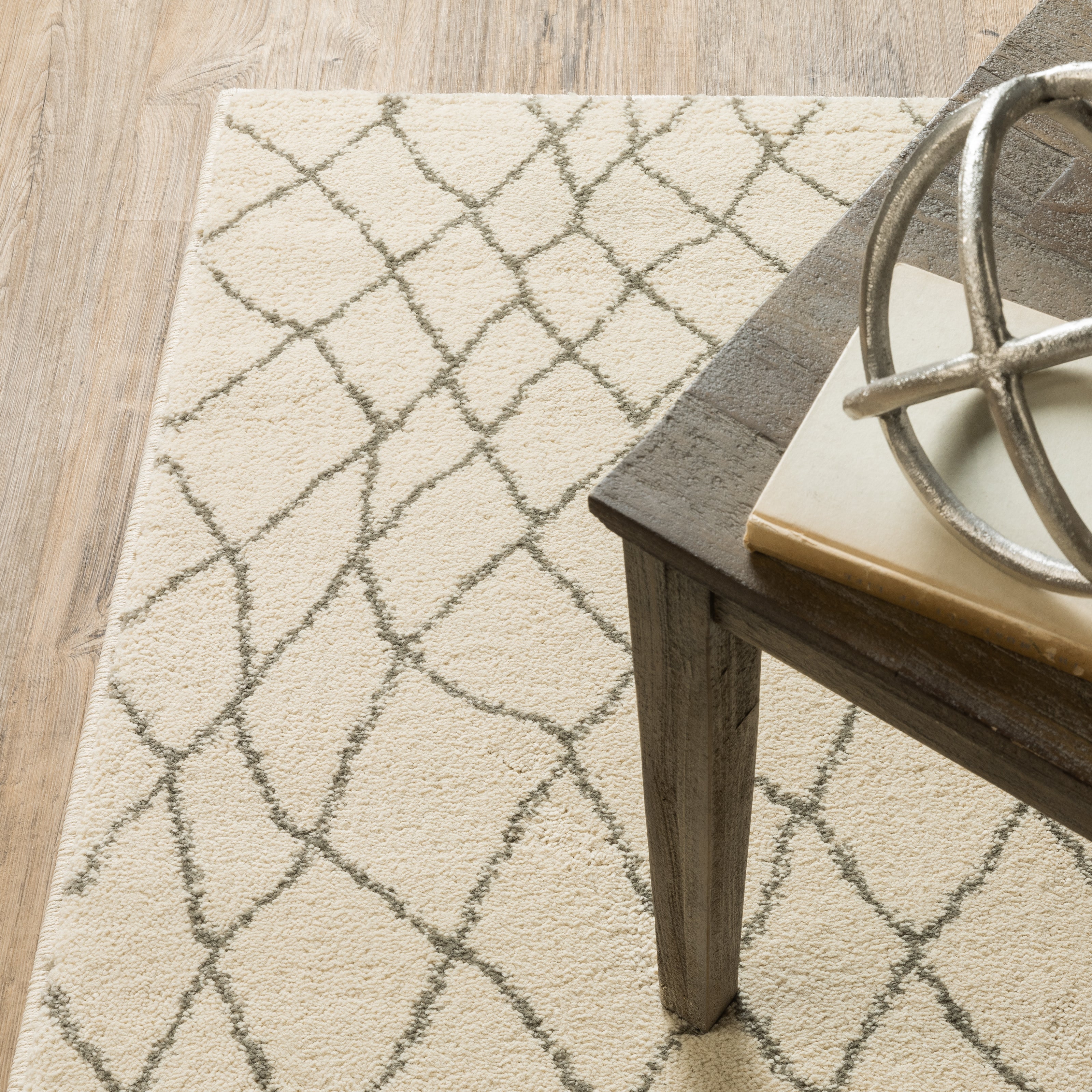 Oriental Weavers Carson 738B Ivory/Grey Area Rug