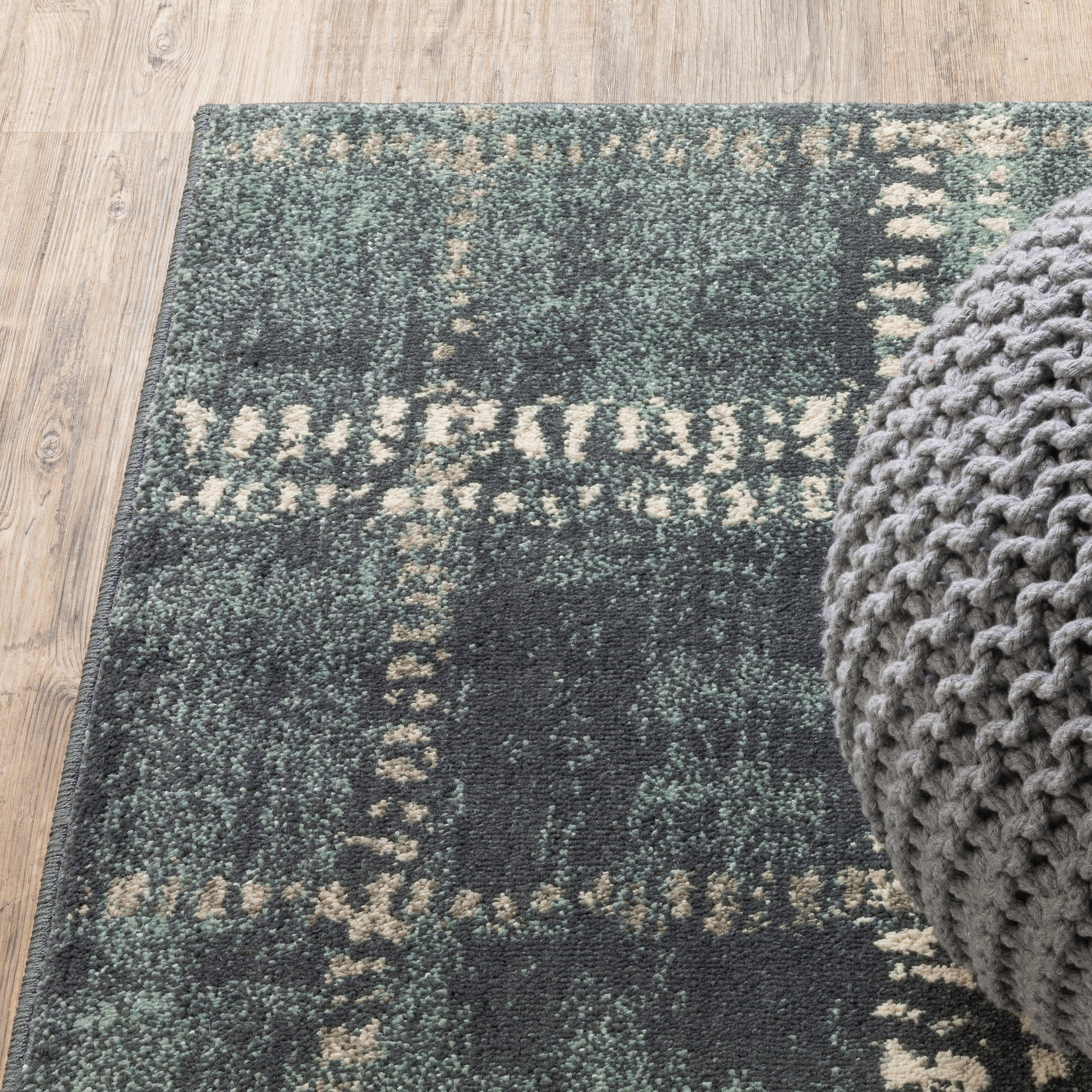 Oriental Weavers Carson 746J Blue/Ivory Area Rug
