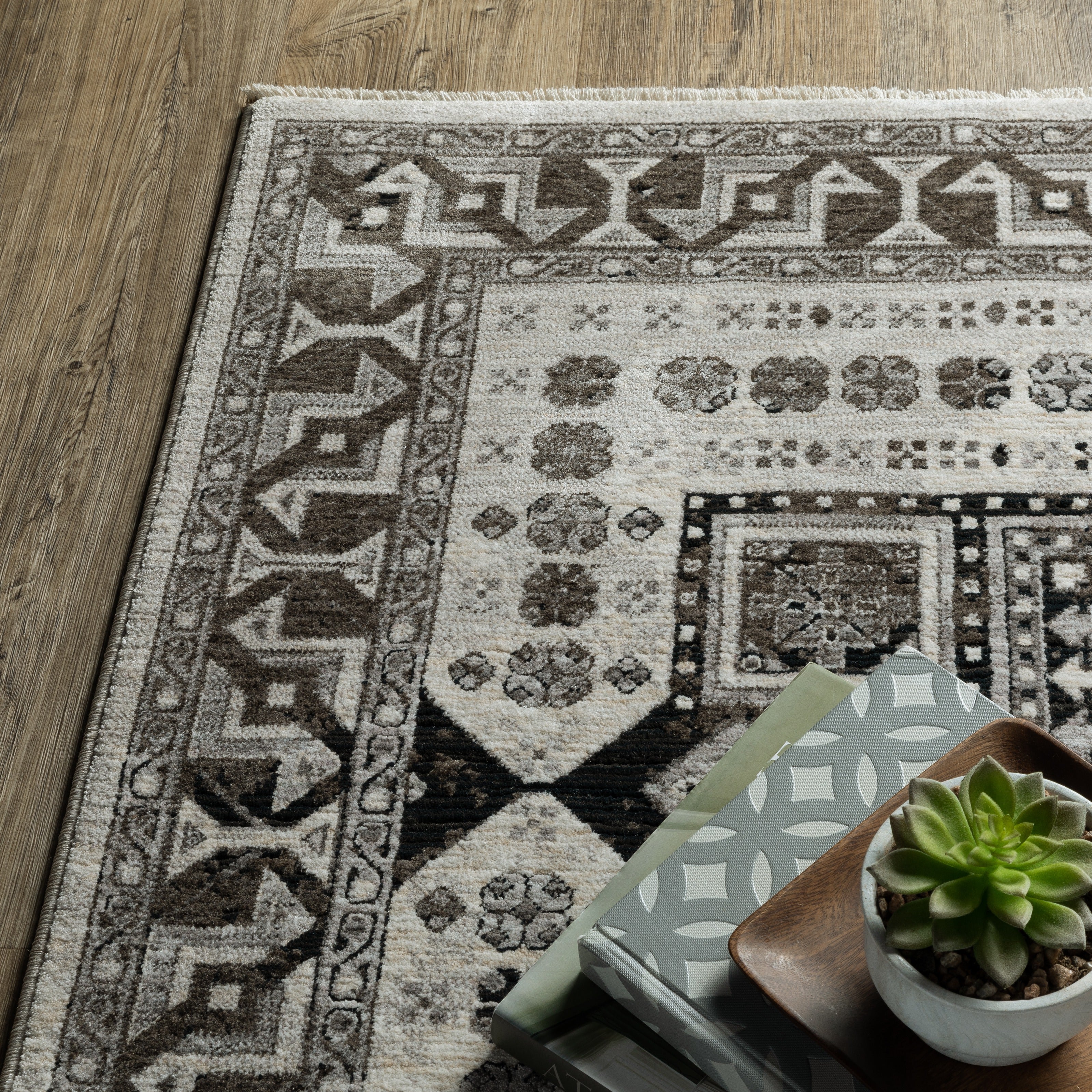 Oriental Weavers Chamberlain CH01G Ivory/Charcoal Area Rug
