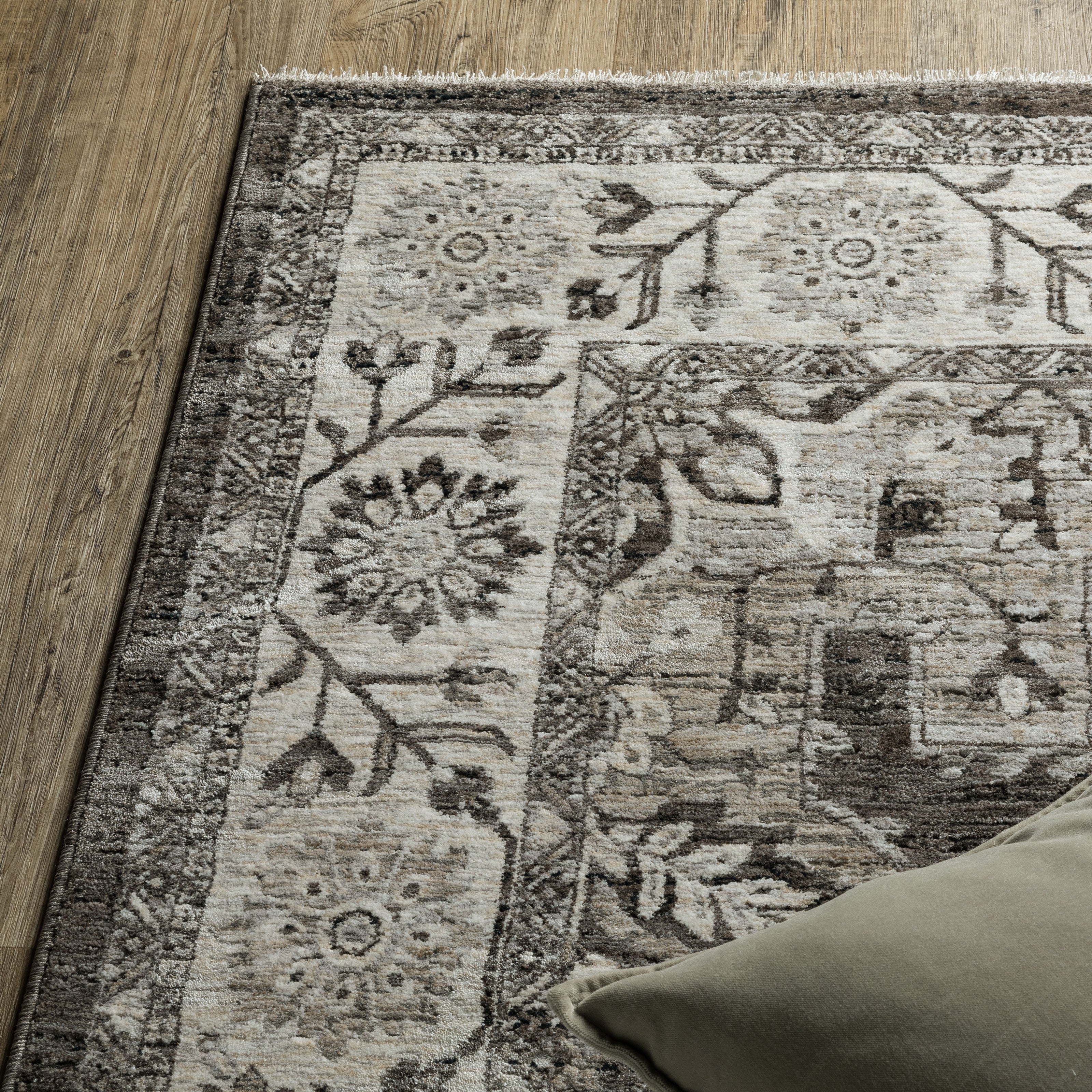 Oriental Weavers Chamberlain CH08B Grey/Beige Area Rug