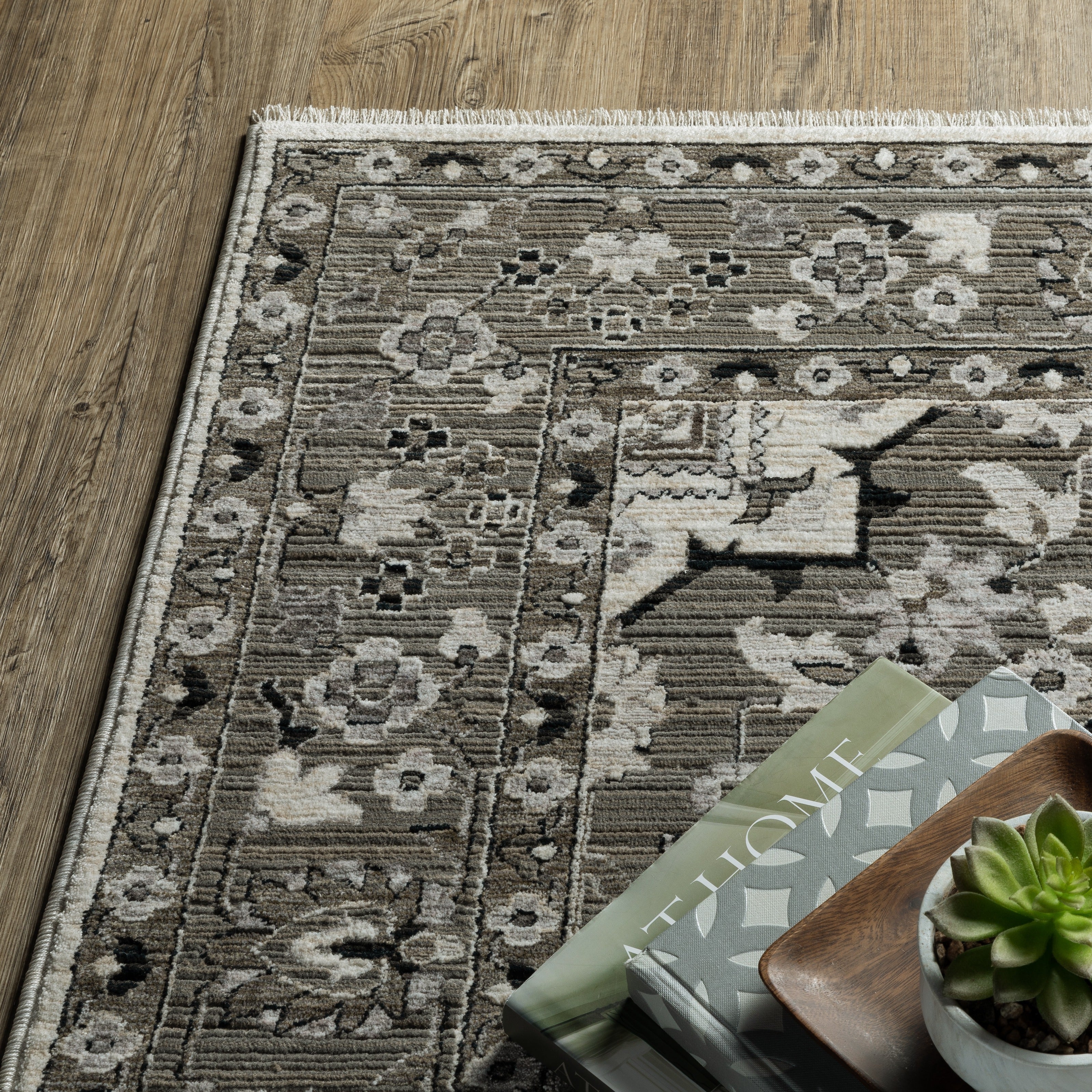 Oriental Weavers Chamberlain CH09A Ivory/Grey Area Rug
