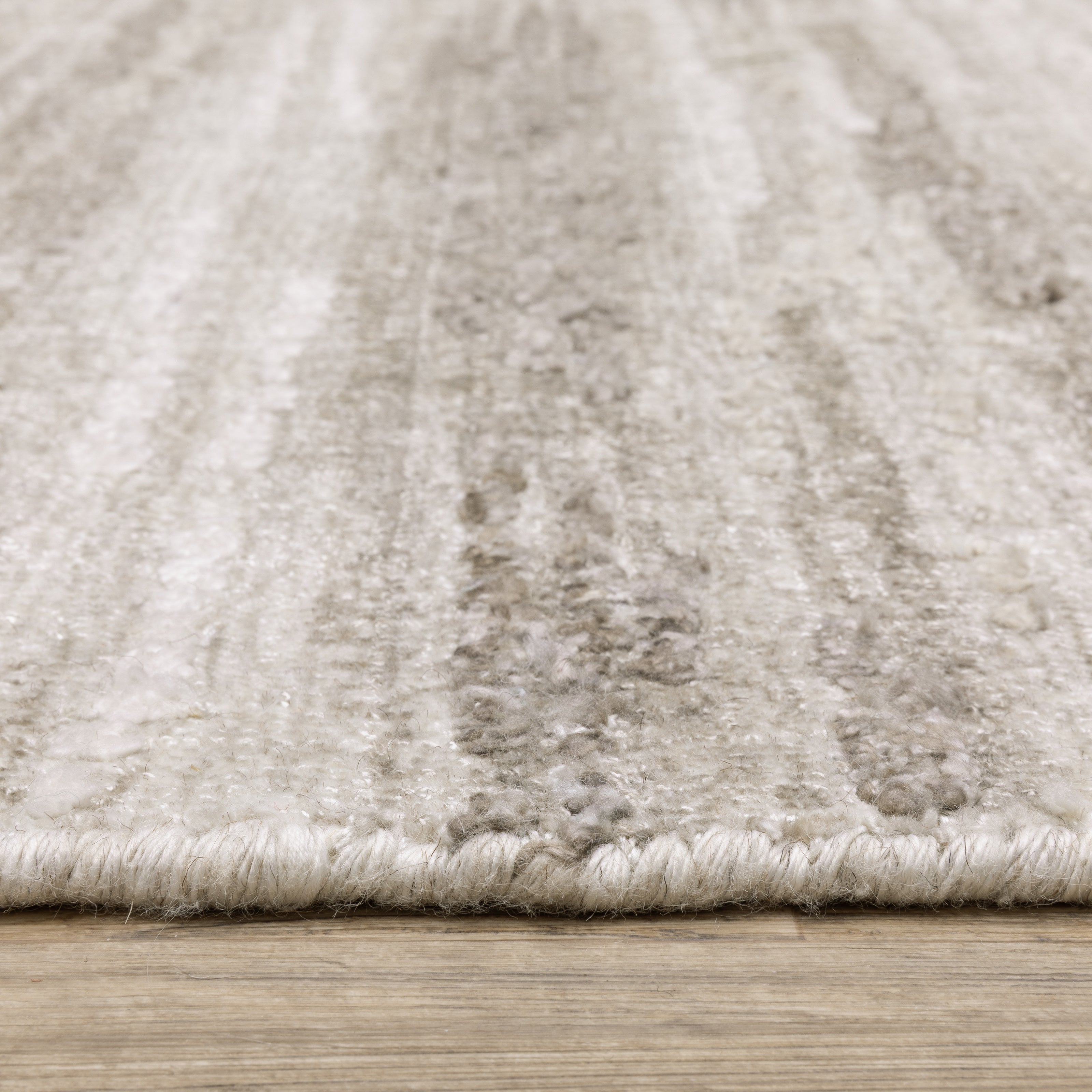 Oriental Weavers Clarke CLA01 Beige/Brown Area Rug