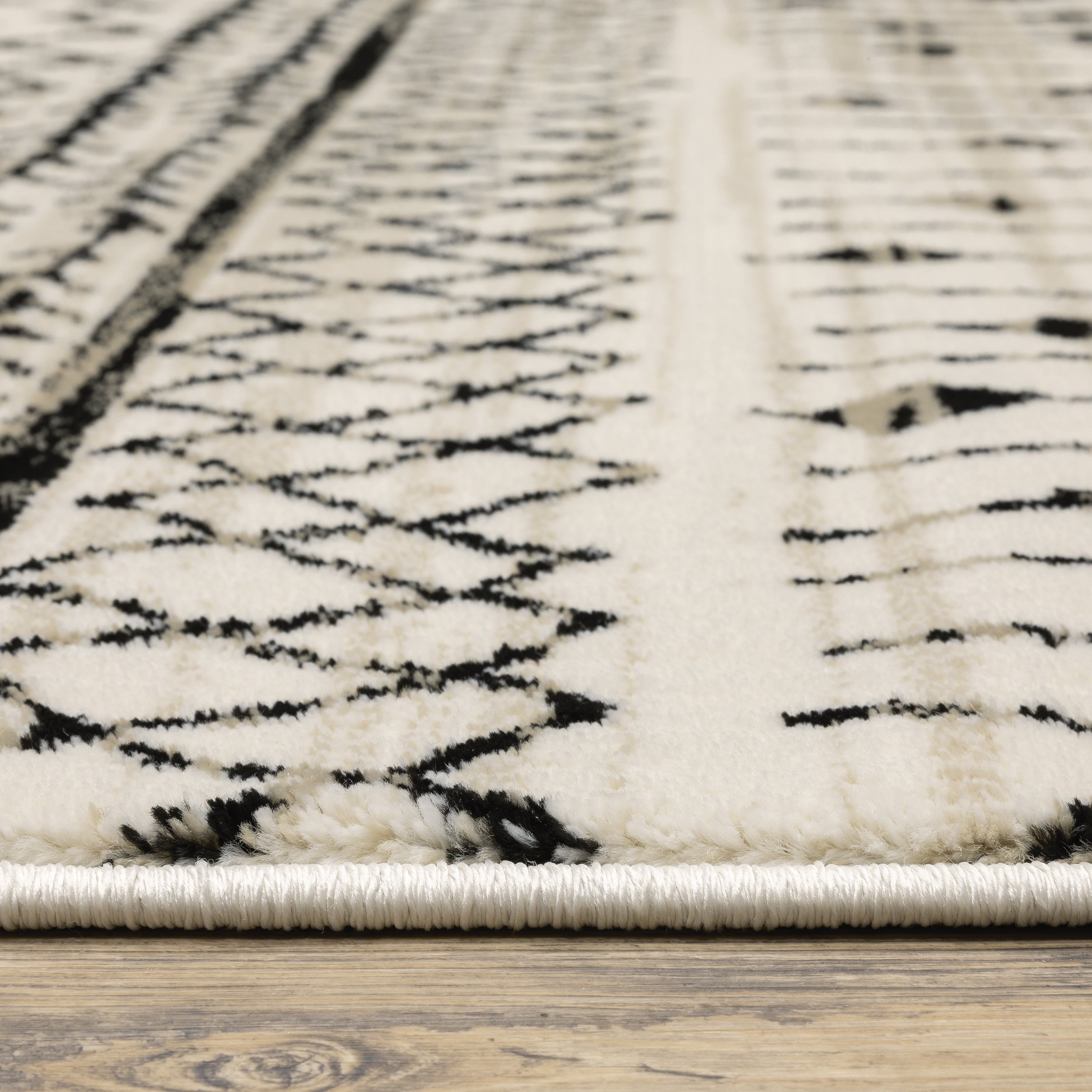 Oriental Weavers Georgia 8826E Ivory/Black Area Rug