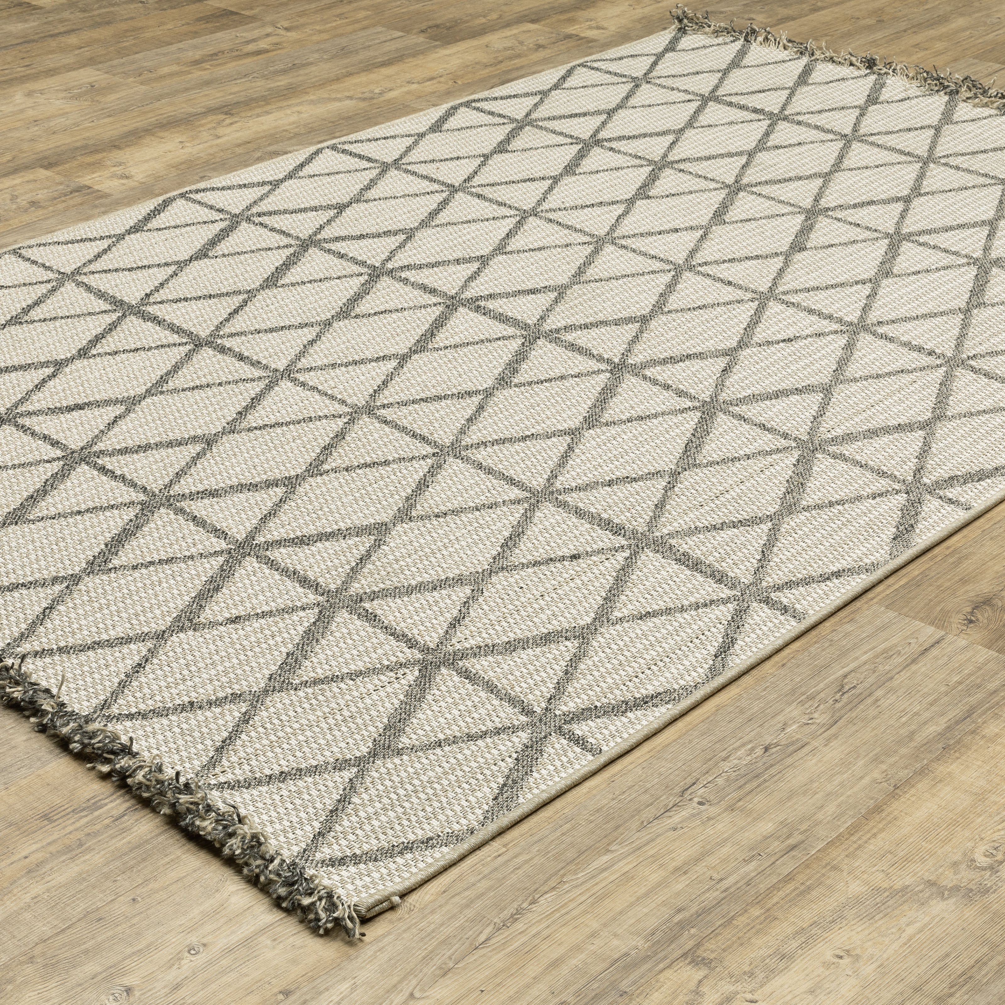 Oriental Weavers Gillian 1331V Beige/Black Area Rug