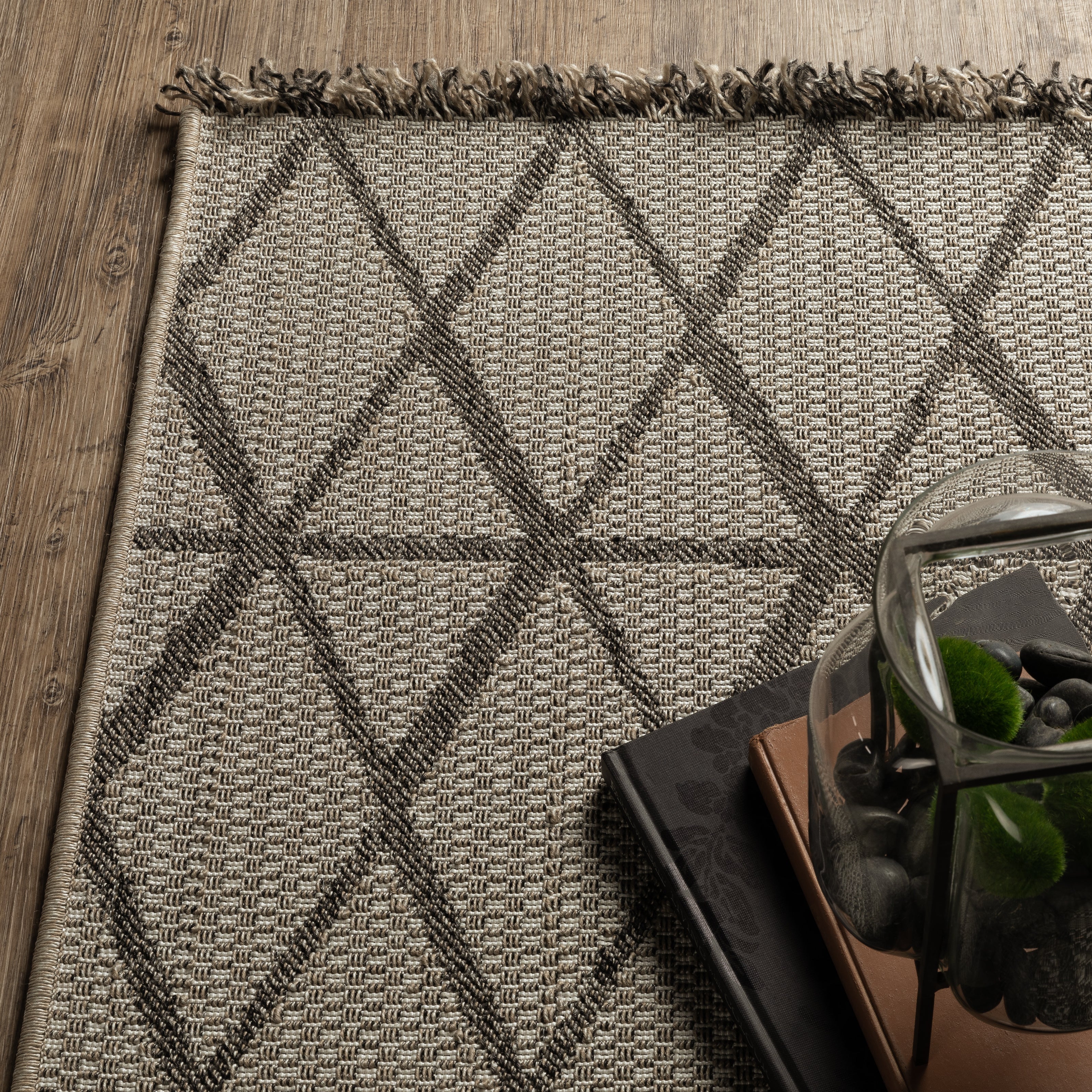 Oriental Weavers Gillian 1331V Beige/Black Area Rug