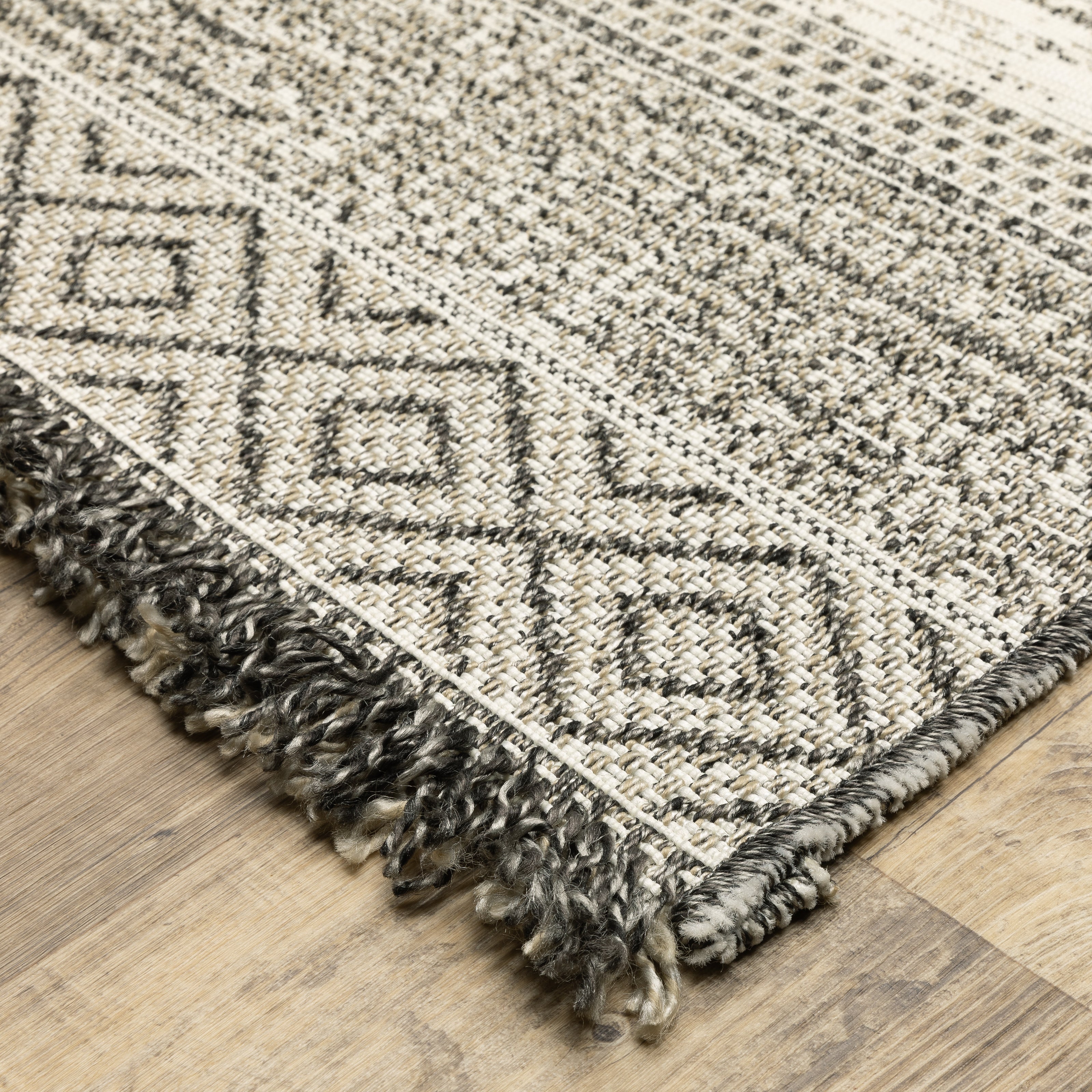 Oriental Weavers Gillian 1622E Beige/Black Area Rug