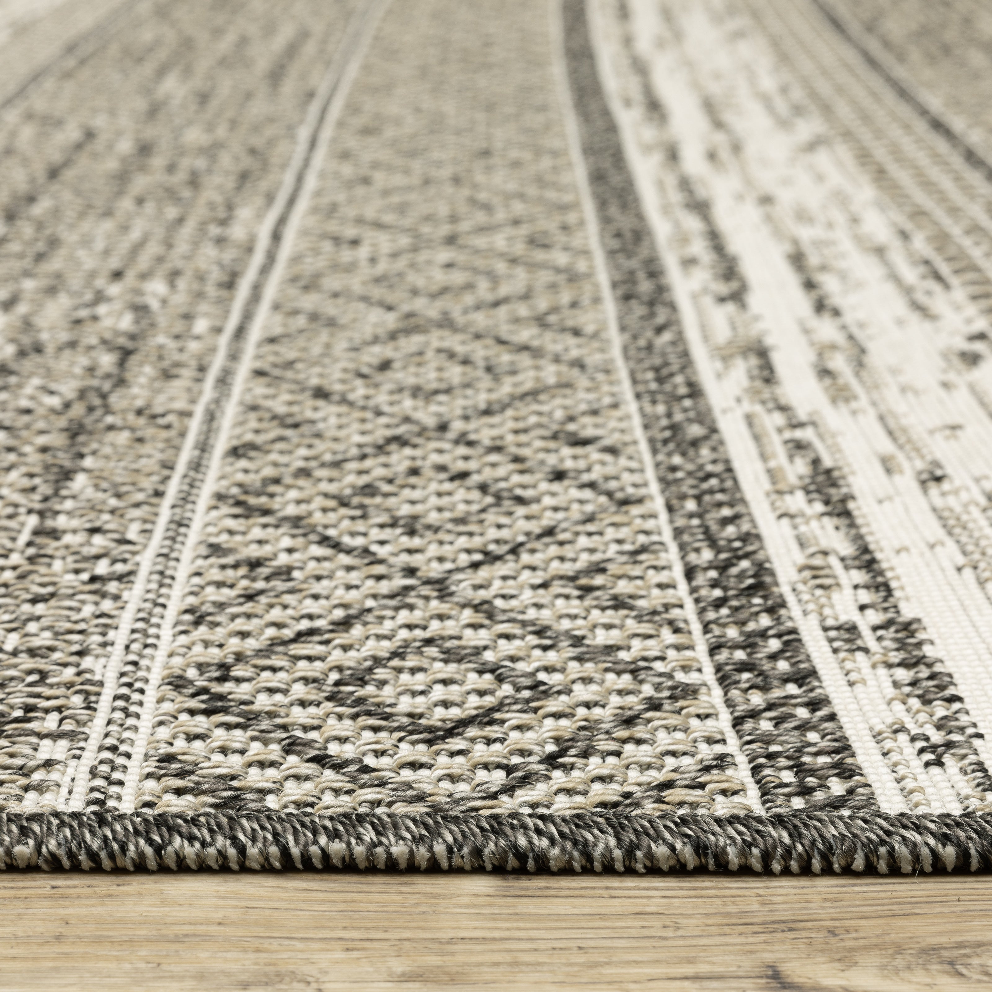 Oriental Weavers Gillian 1622E Beige/Black Area Rug