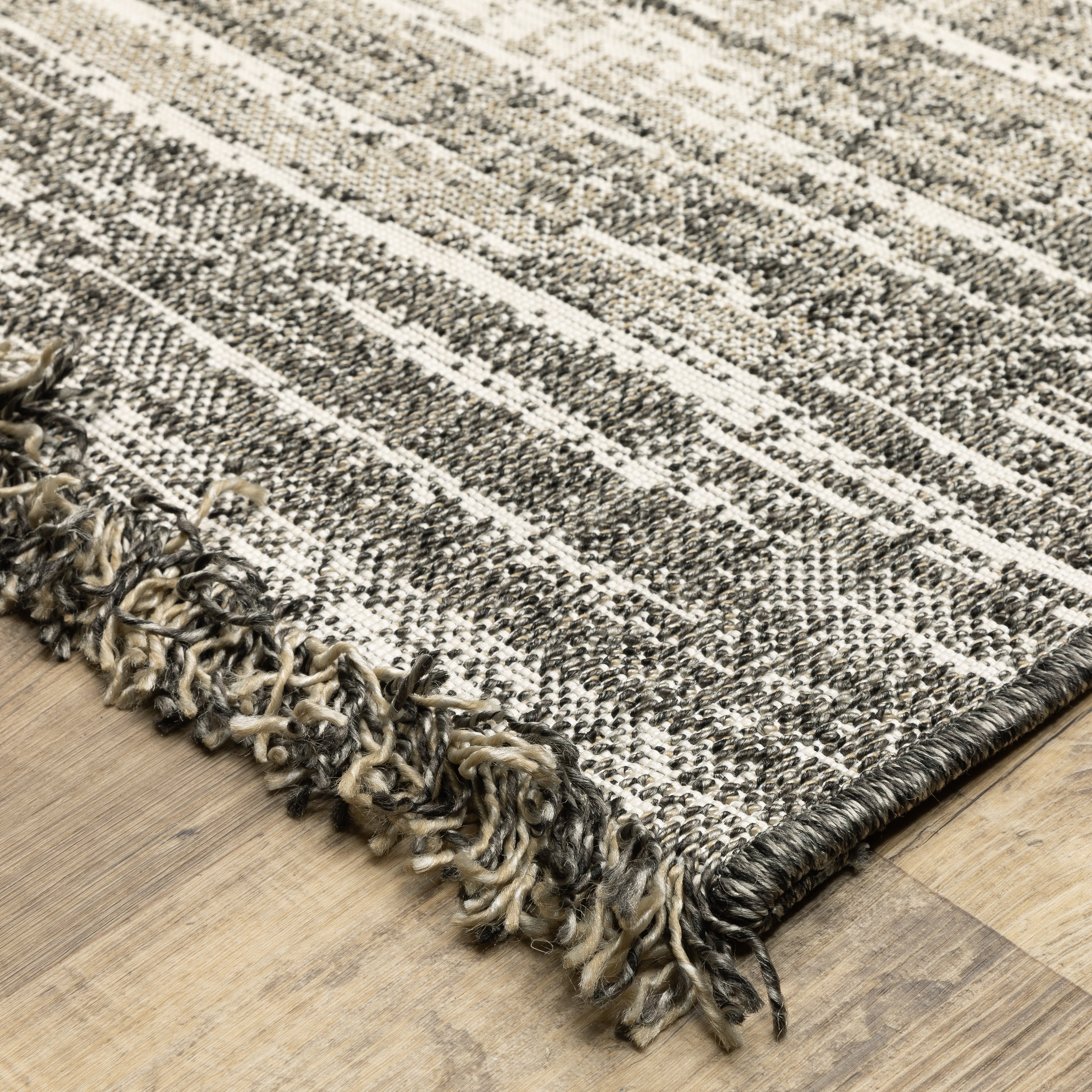Oriental Weavers Gillian 502J Beige/Black Area Rug