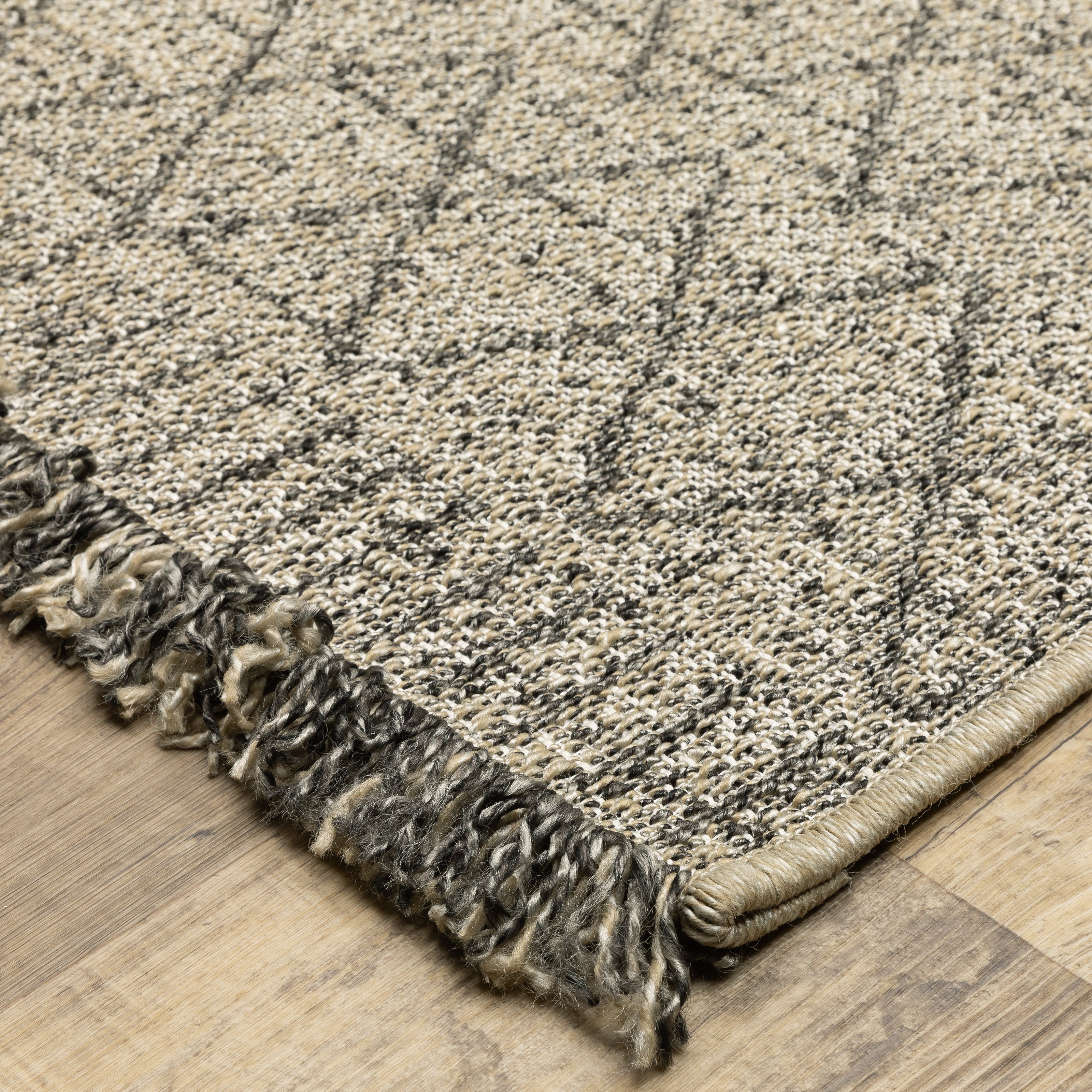 Oriental Weavers Gillian 5560J Beige/Black Area Rug