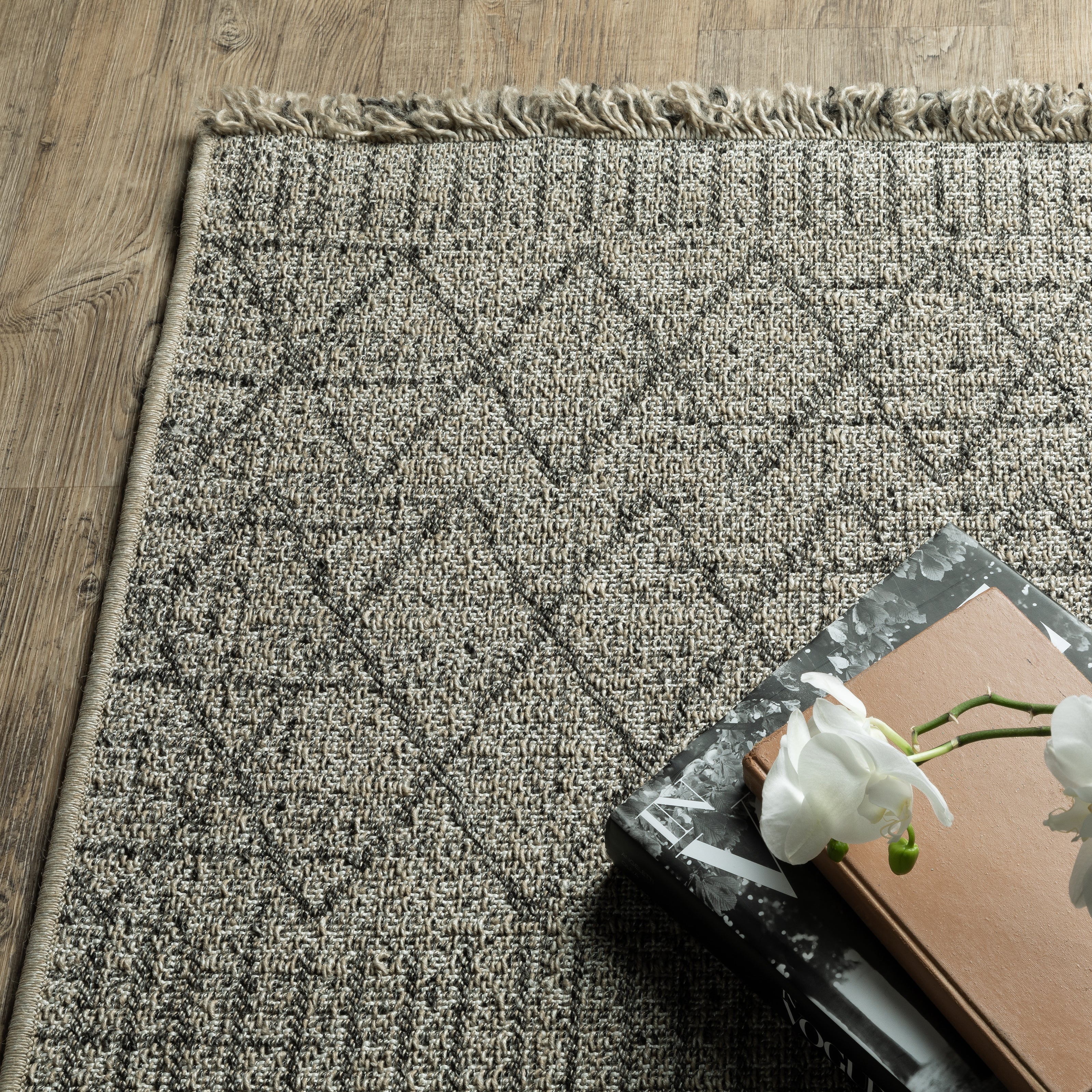Oriental Weavers Gillian 5560J Beige/Black Area Rug