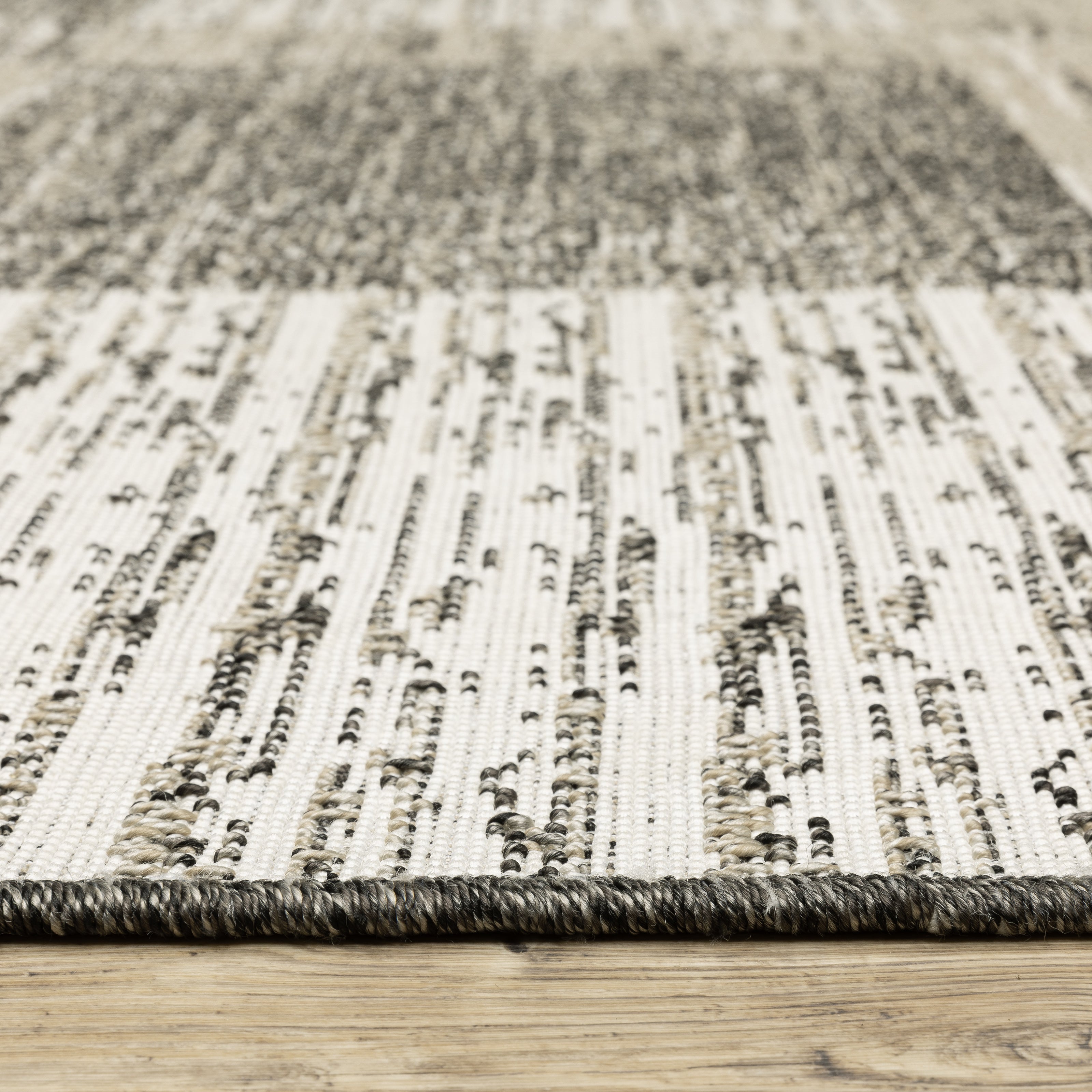 Oriental Weavers Gillian 81V Beige/Black Area Rug