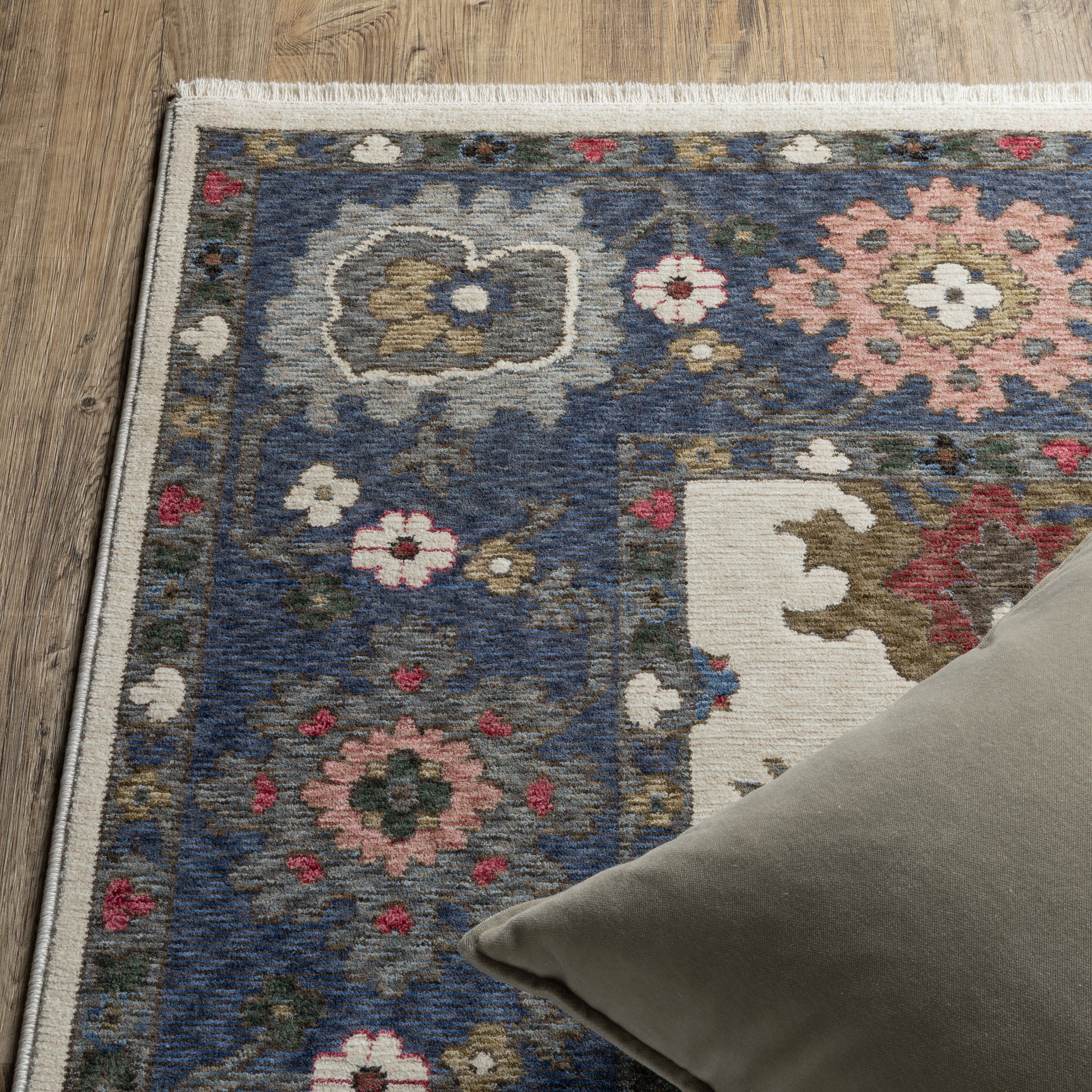 Oriental Weavers Hastings HA01E Ivory/Blue Area Rug