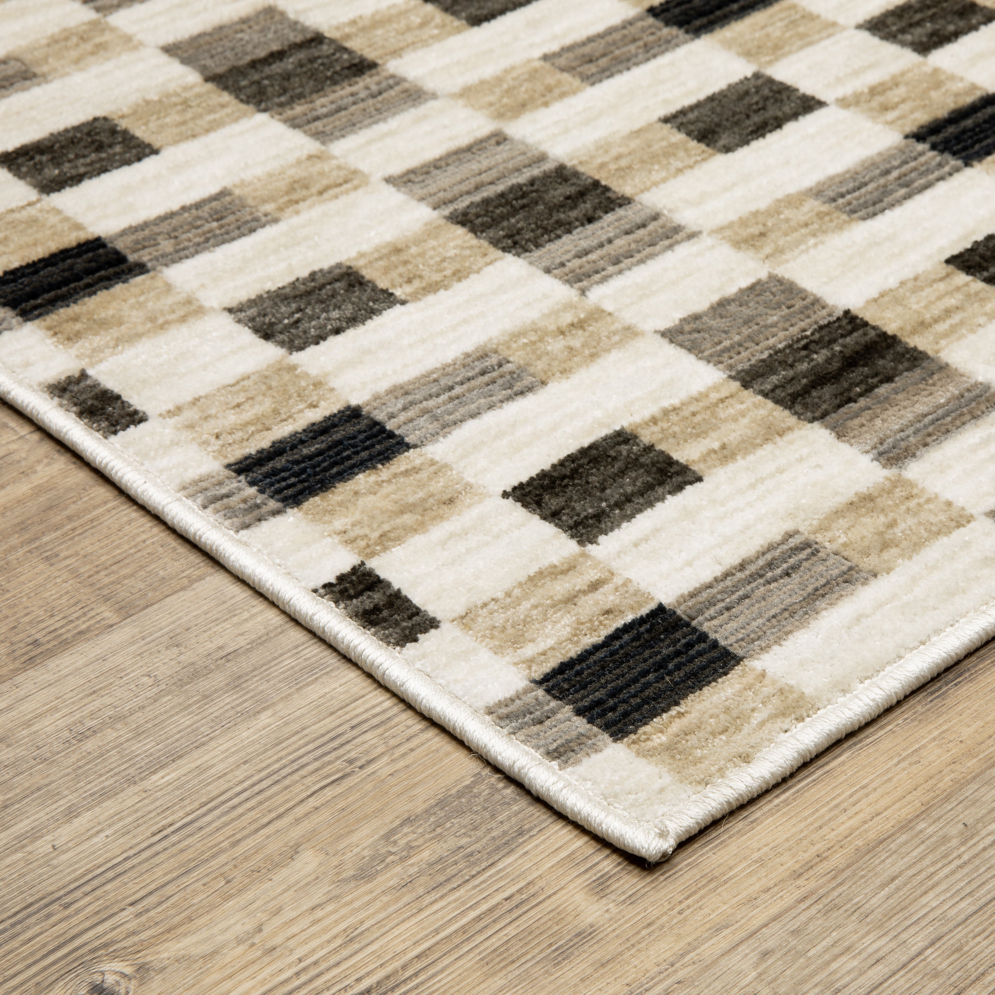 Oriental Weavers Hunter HNT05 Black/Gold Area Rug