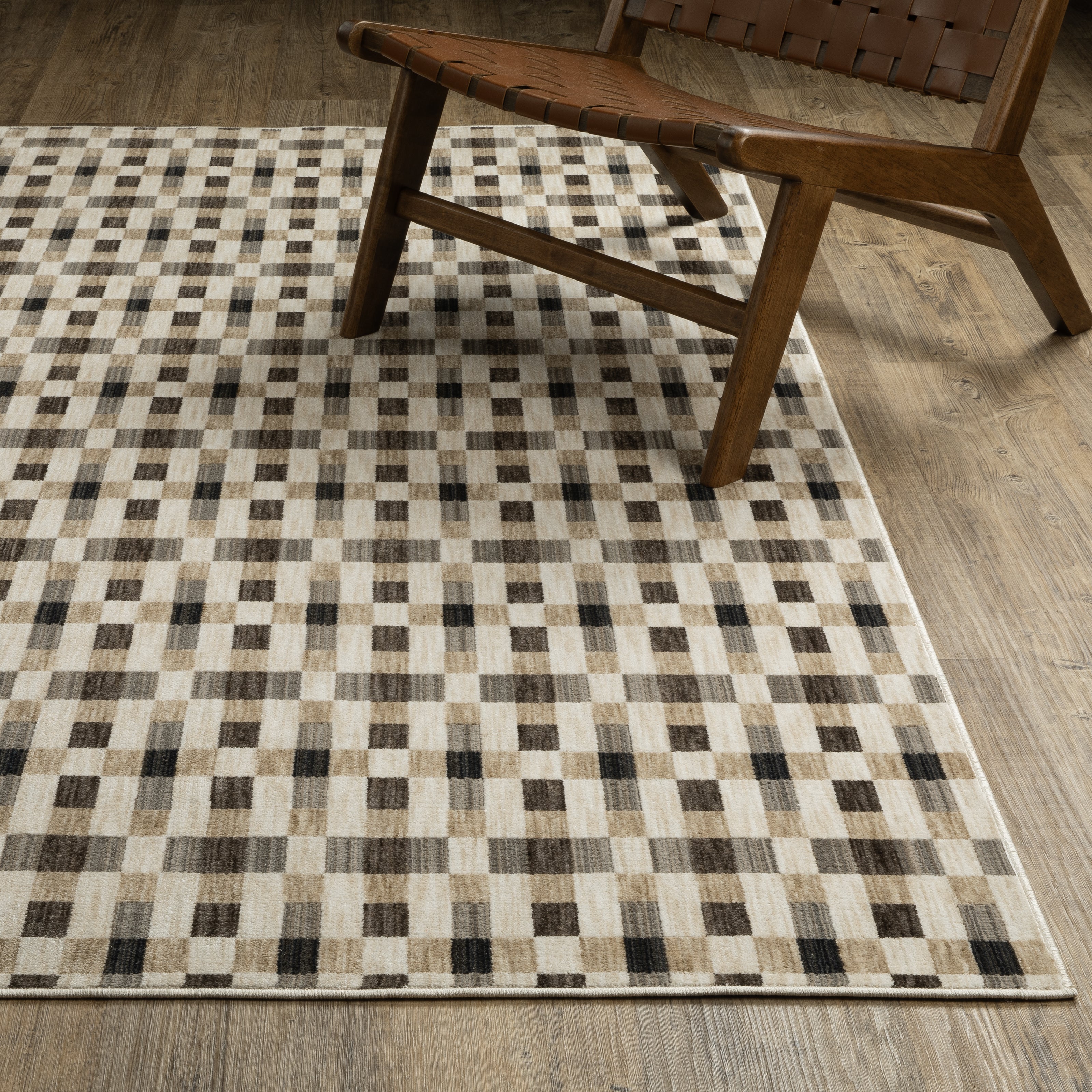 Oriental Weavers Hunter HNT05 Black/Gold Area Rug