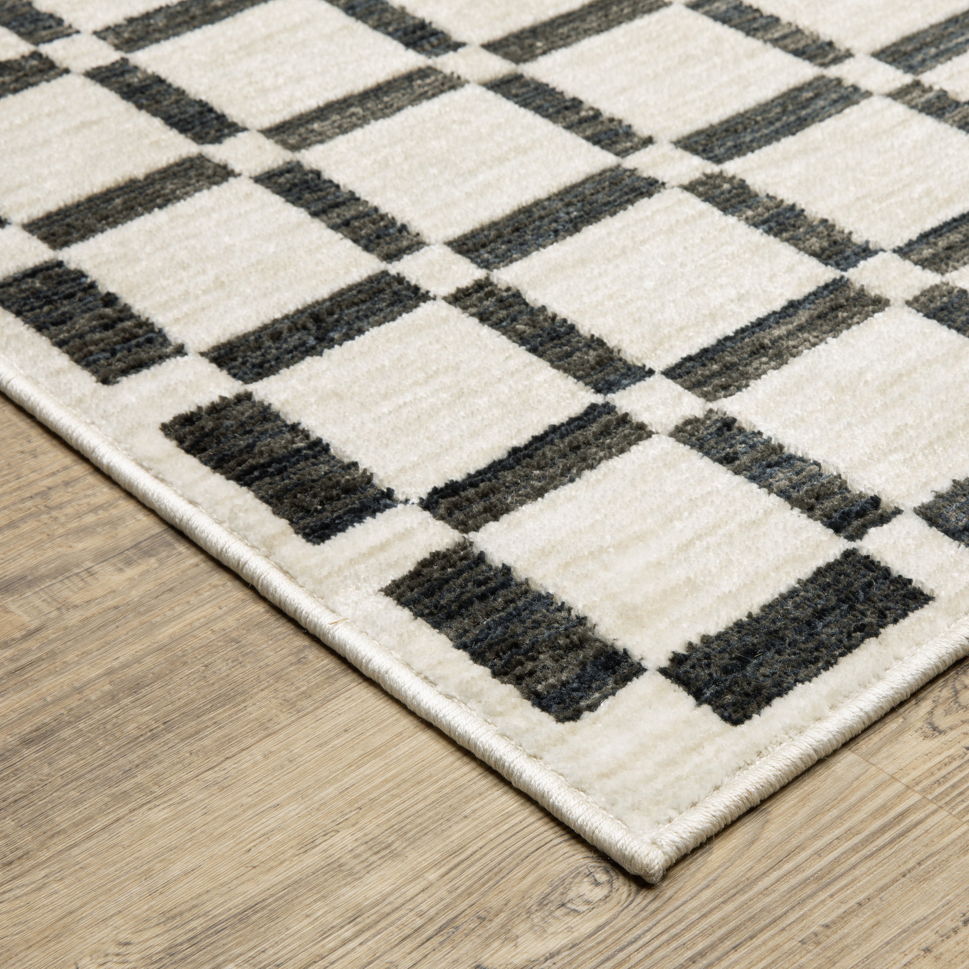 Oriental Weavers Hunter HNT08 Beige/Black Area Rug