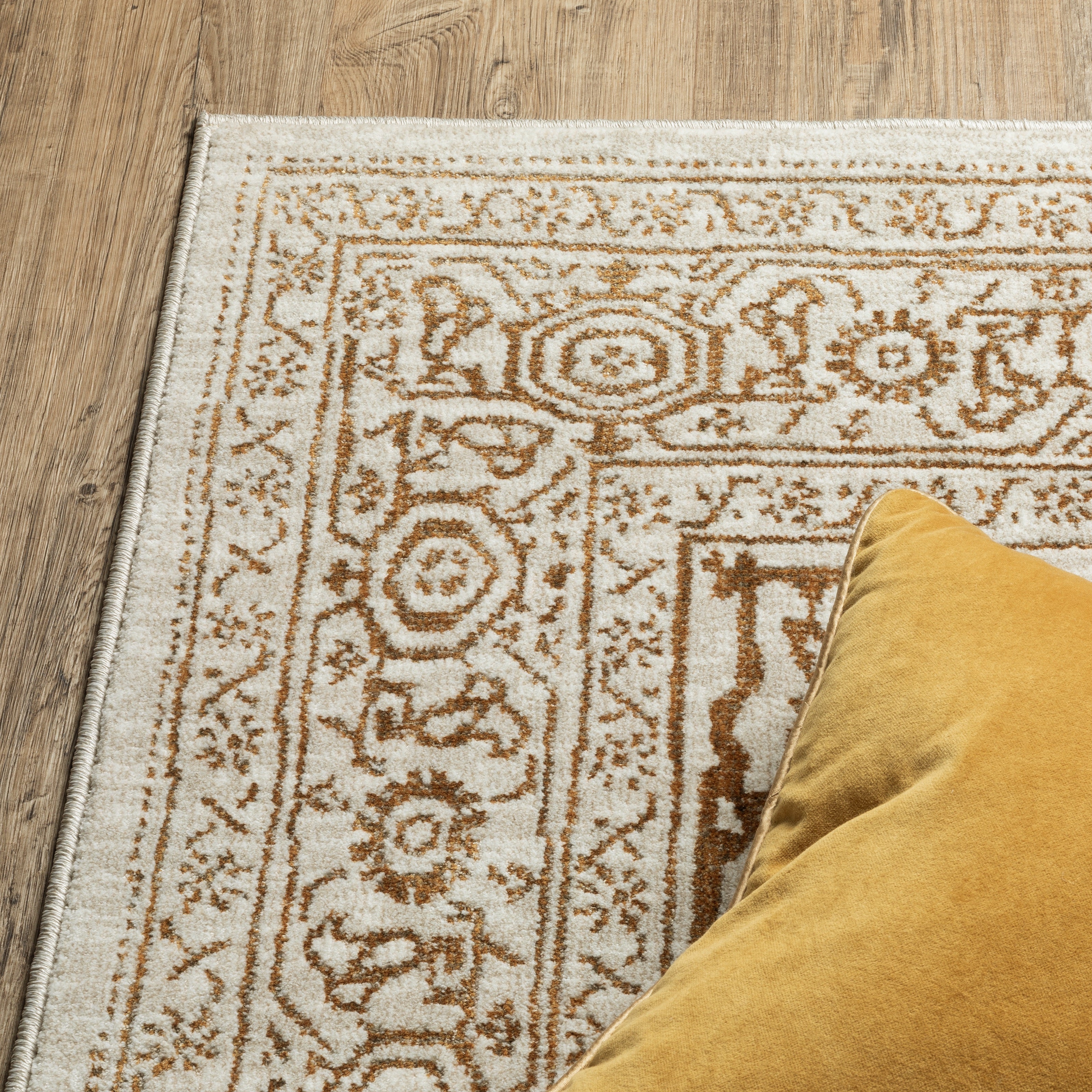 Oriental Weavers Intrigue INT03 Ivory/Gold Area Rug