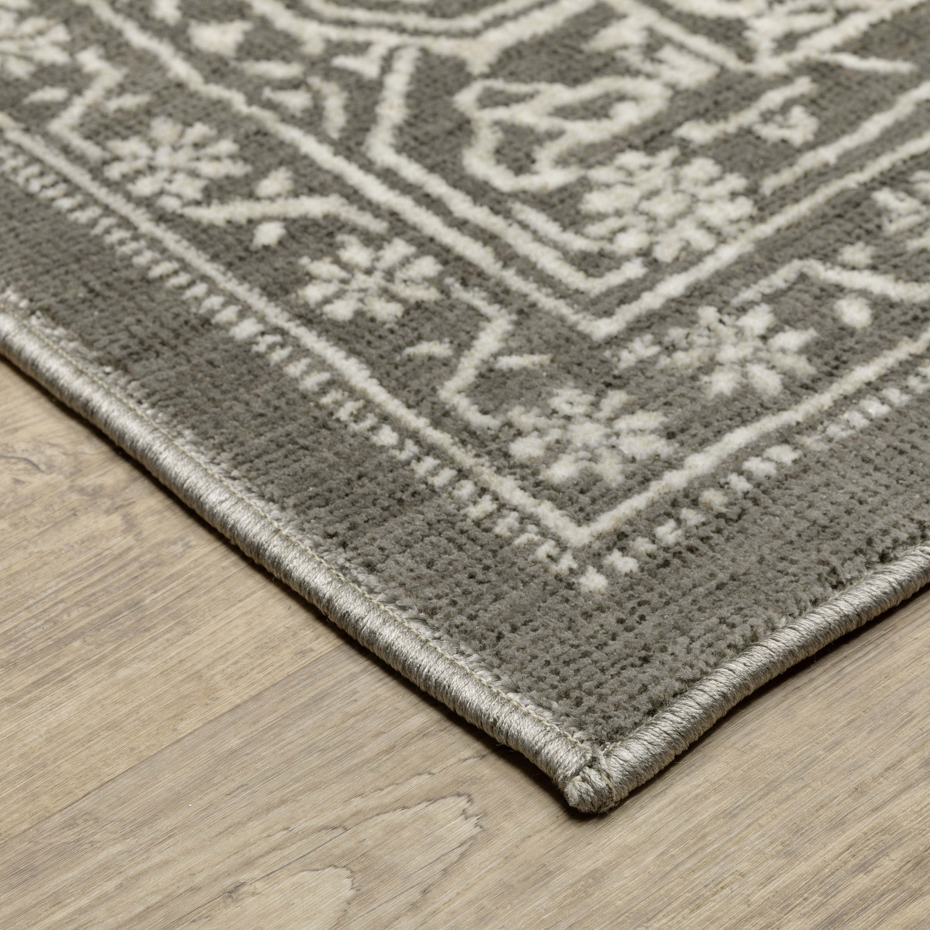 Oriental Weavers Intrigue INT04 Grey/Ivory Area Rug
