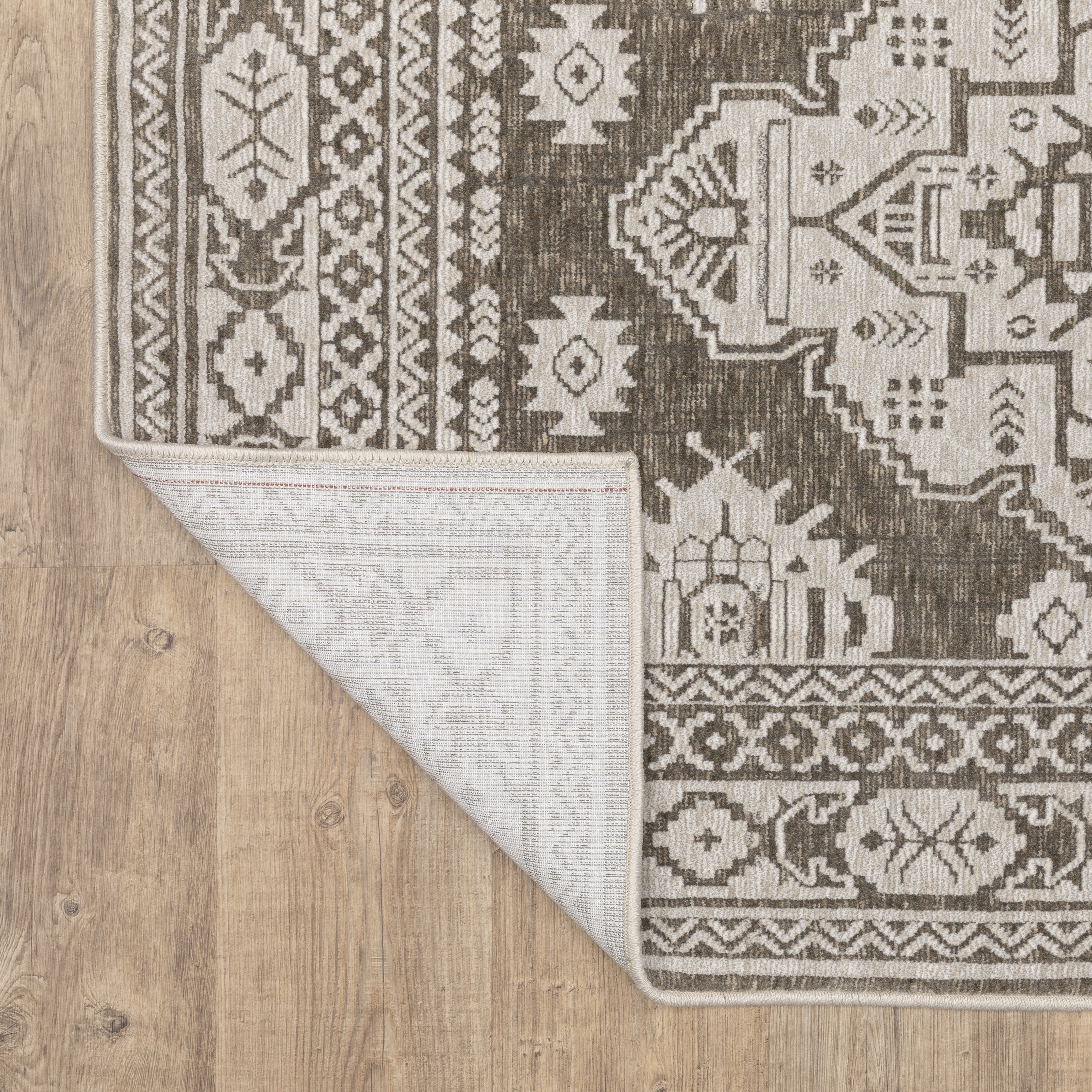 Oriental Weavers Intrigue INT06 Grey/Grey Area Rug