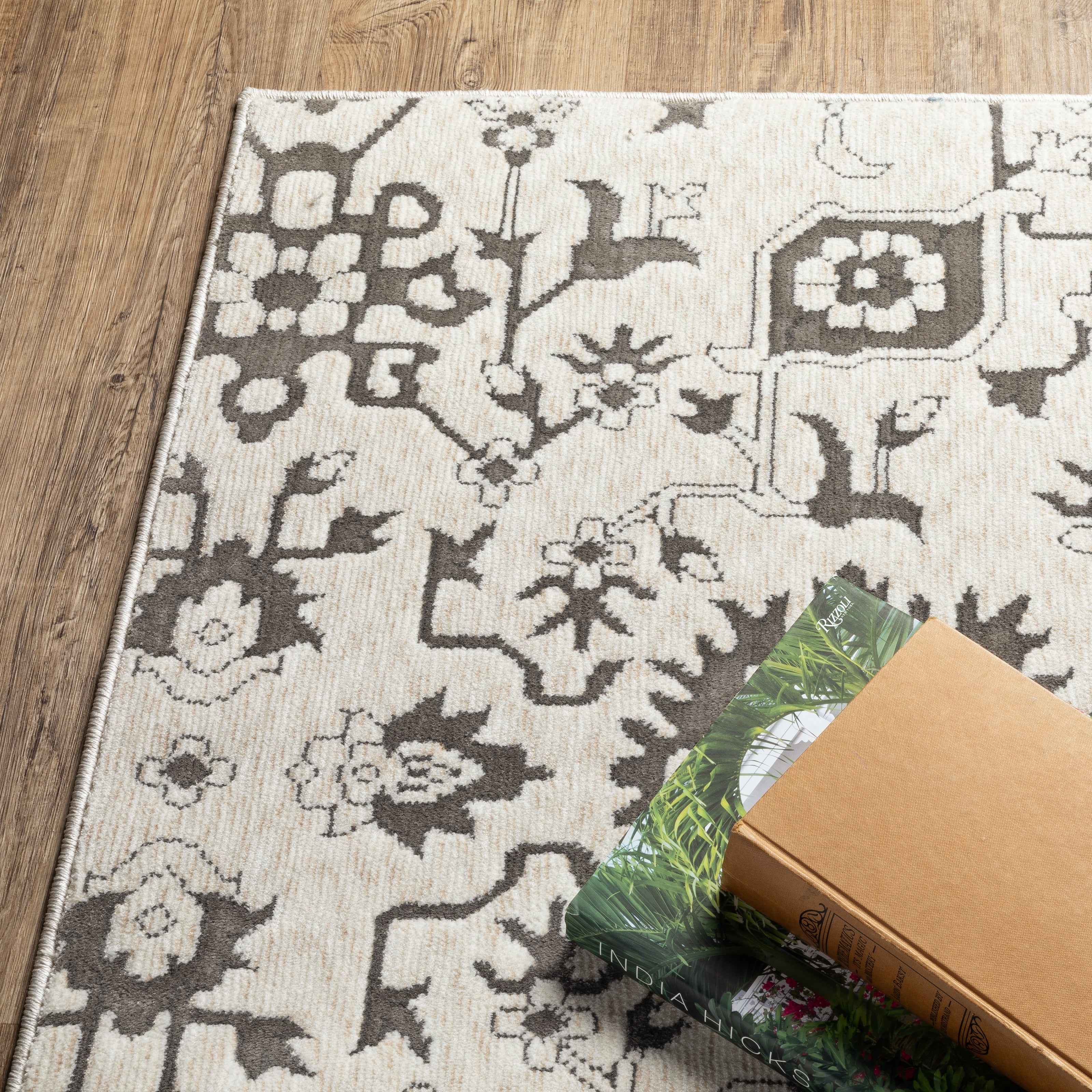 Oriental Weavers Intrigue INT08 Ivory/Grey Area Rug