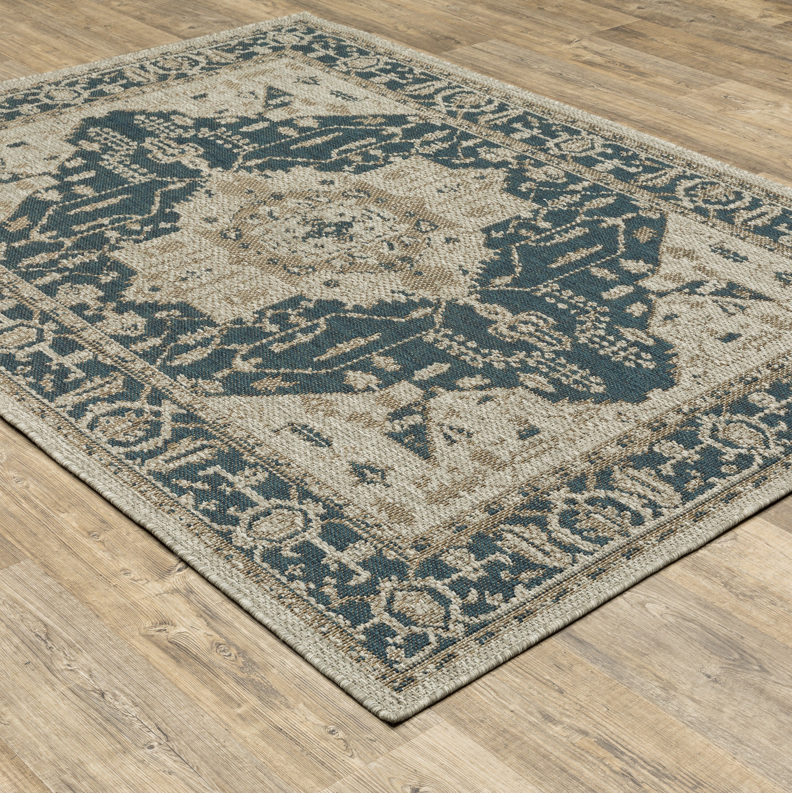 Oriental Weavers Latitude 1J Grey/Gold Area Rug