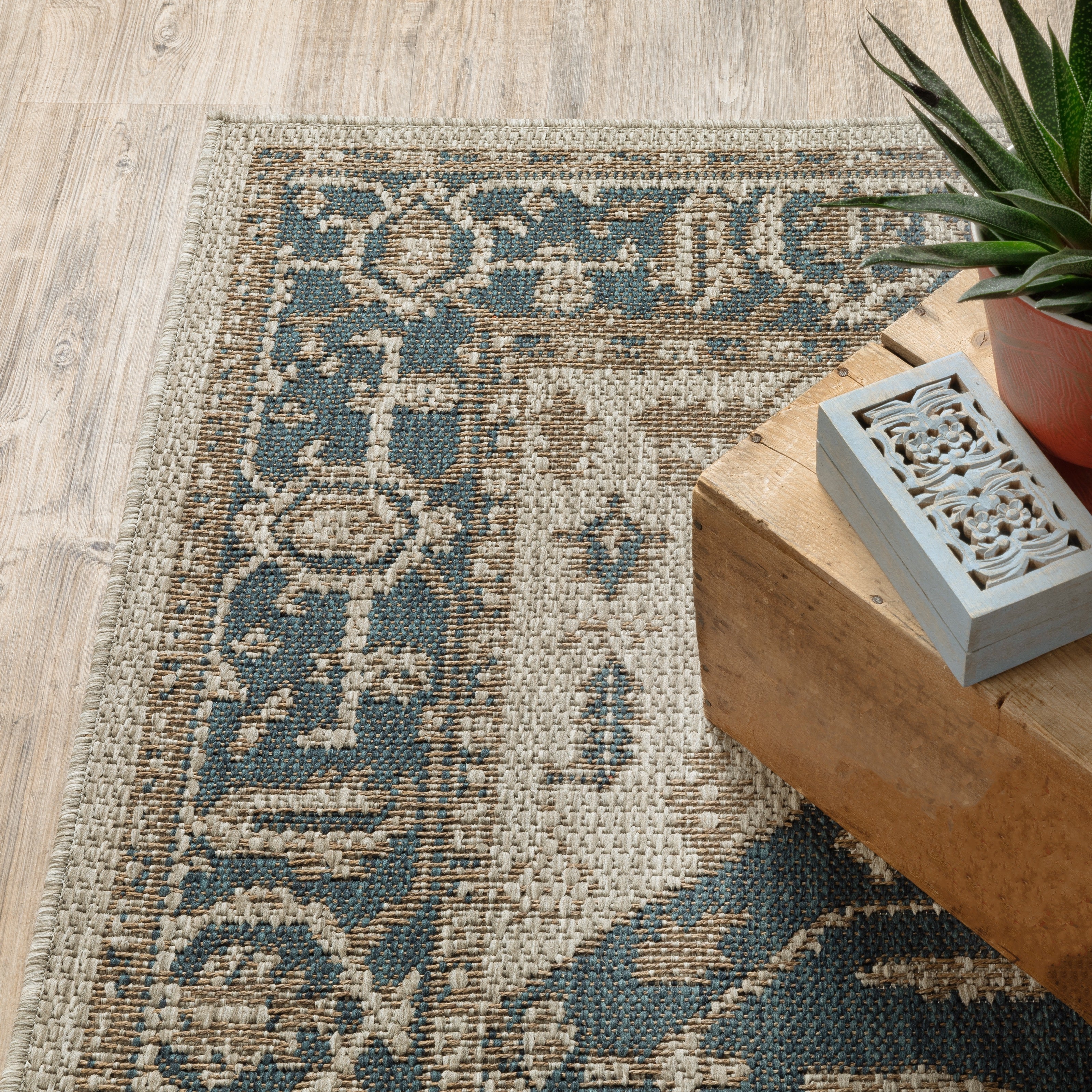 Oriental Weavers Latitude 1J Grey/Gold Area Rug
