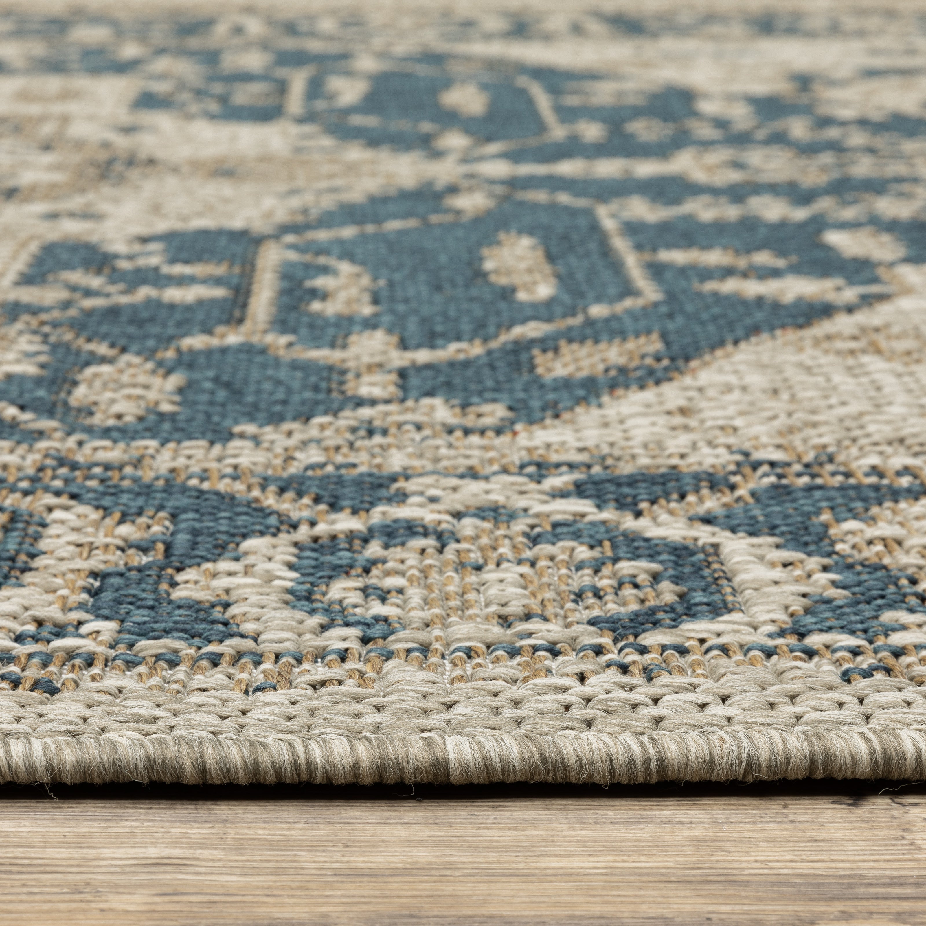 Oriental Weavers Latitude 1J Grey/Gold Area Rug