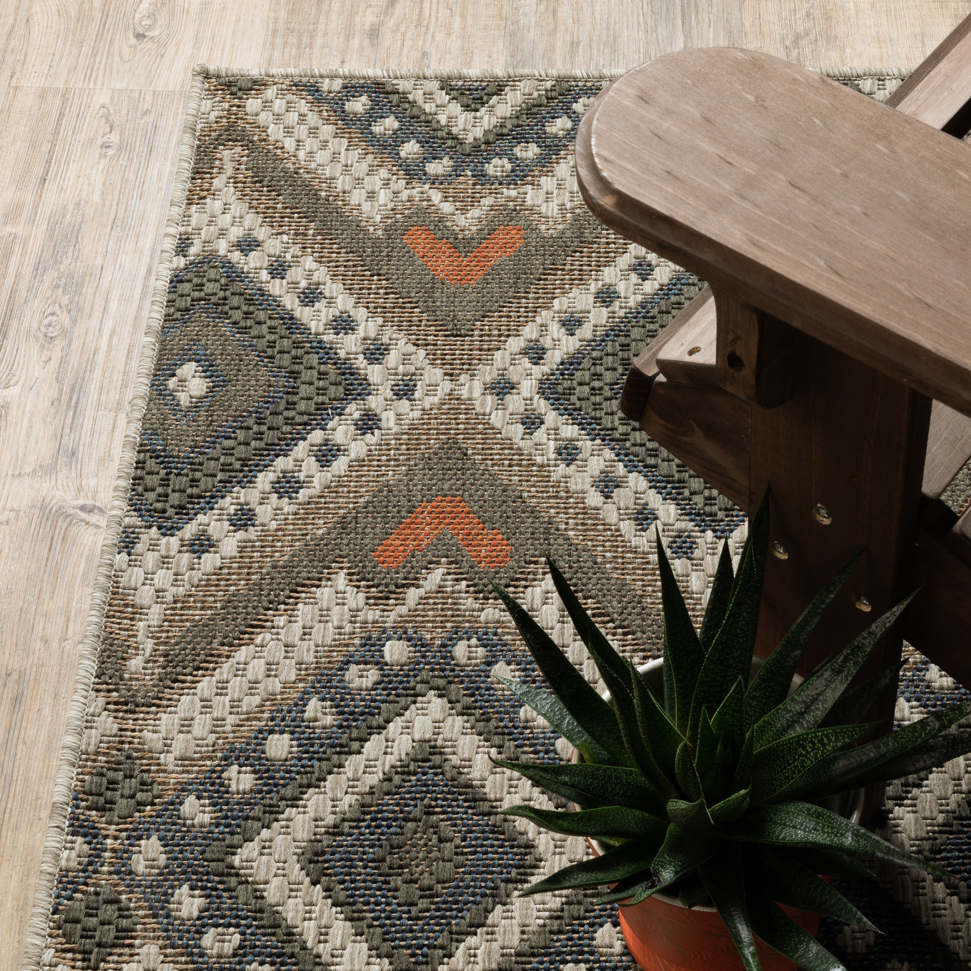 Oriental Weavers Latitude 2X Grey/Orange Area Rug