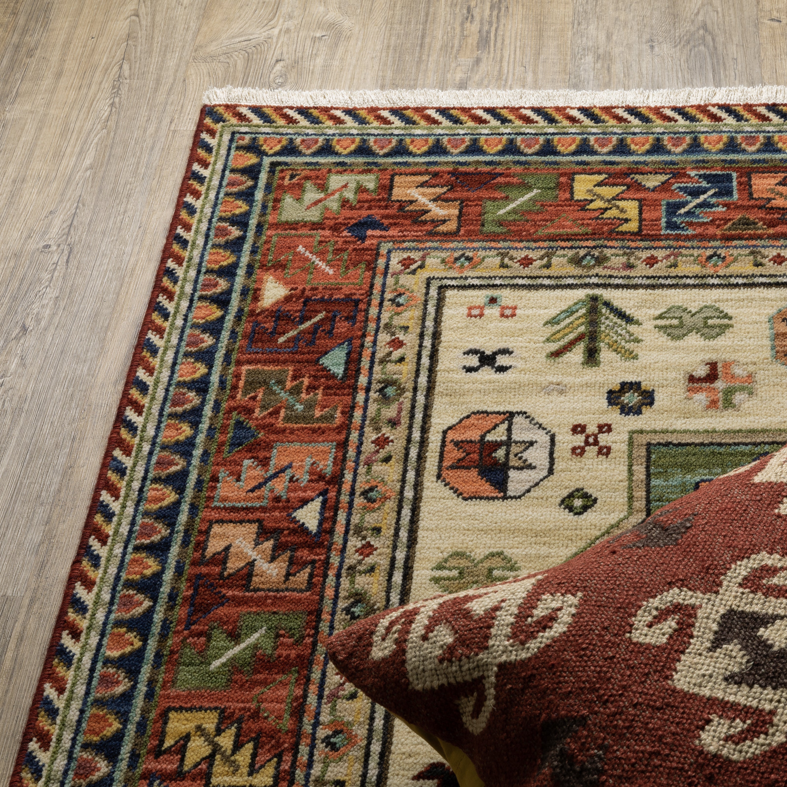 Oriental Weavers Lilihan 8022R Red/Multi Area Rug