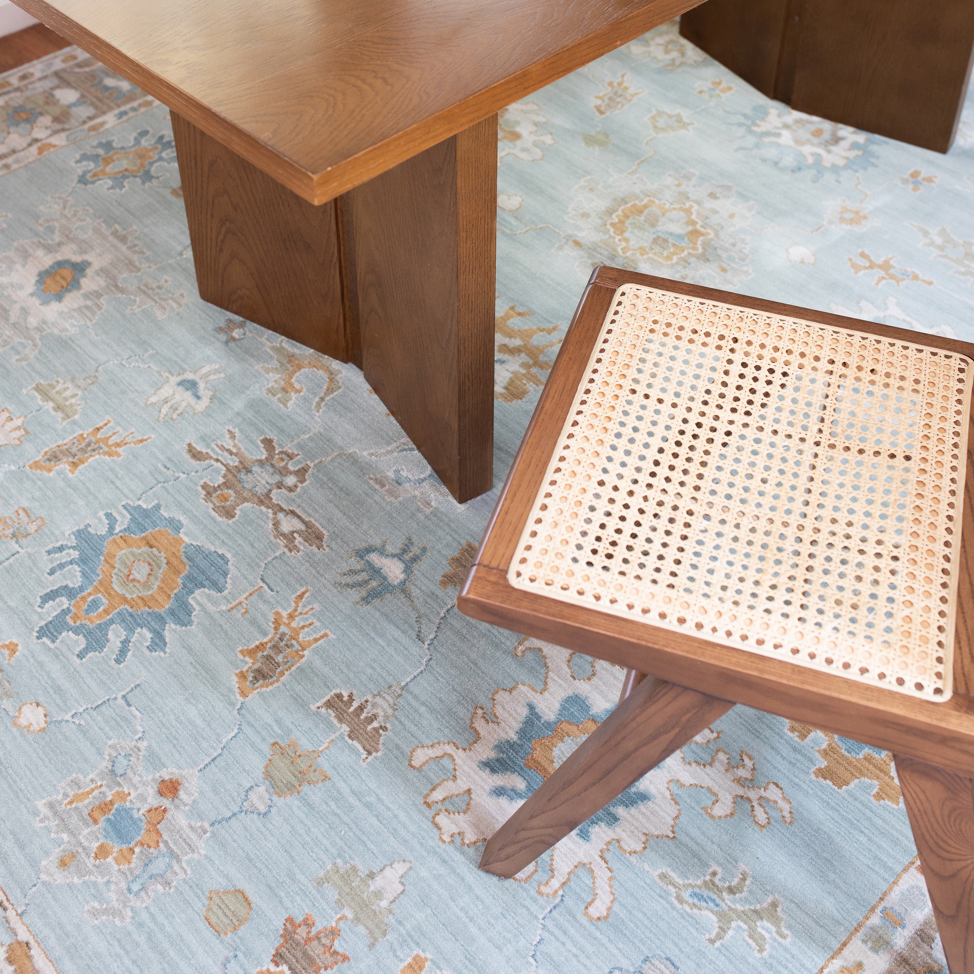 Oriental Weavers Maeve MAE06 Blue/Rust Area Rug