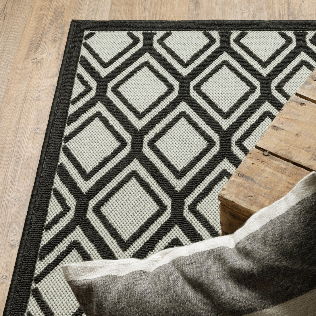 Oriental Weavers Torrey 4151G Beige/Black Area Rug