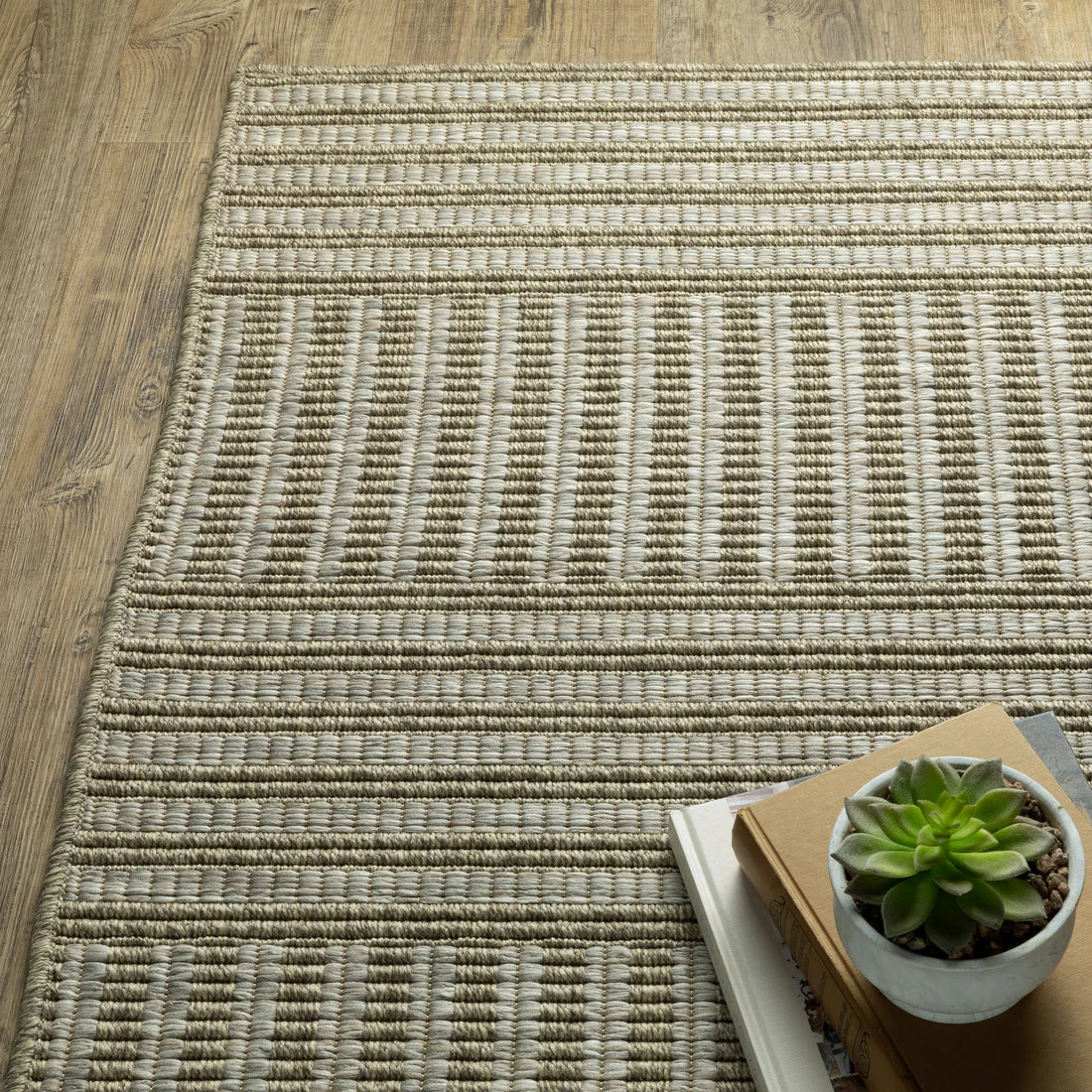 Oriental Weavers Tortuga TR02A Beige/Black Area Rug