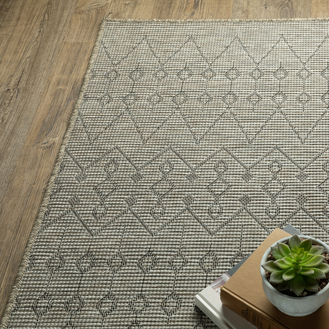 Oriental Weavers Tortuga TR04A Beige/Black Area Rug