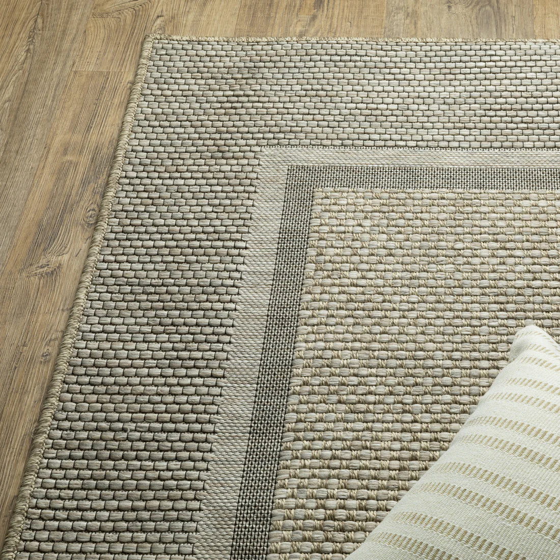 Oriental Weavers Tortuga TR06A Beige/Black Area Rug