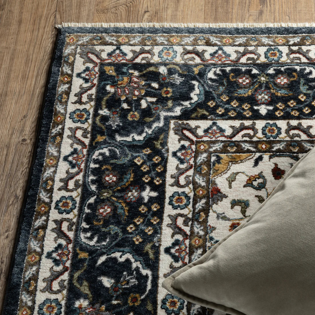 Aiental Weavers Vivian VI04D Ivory/Navy Area Rug