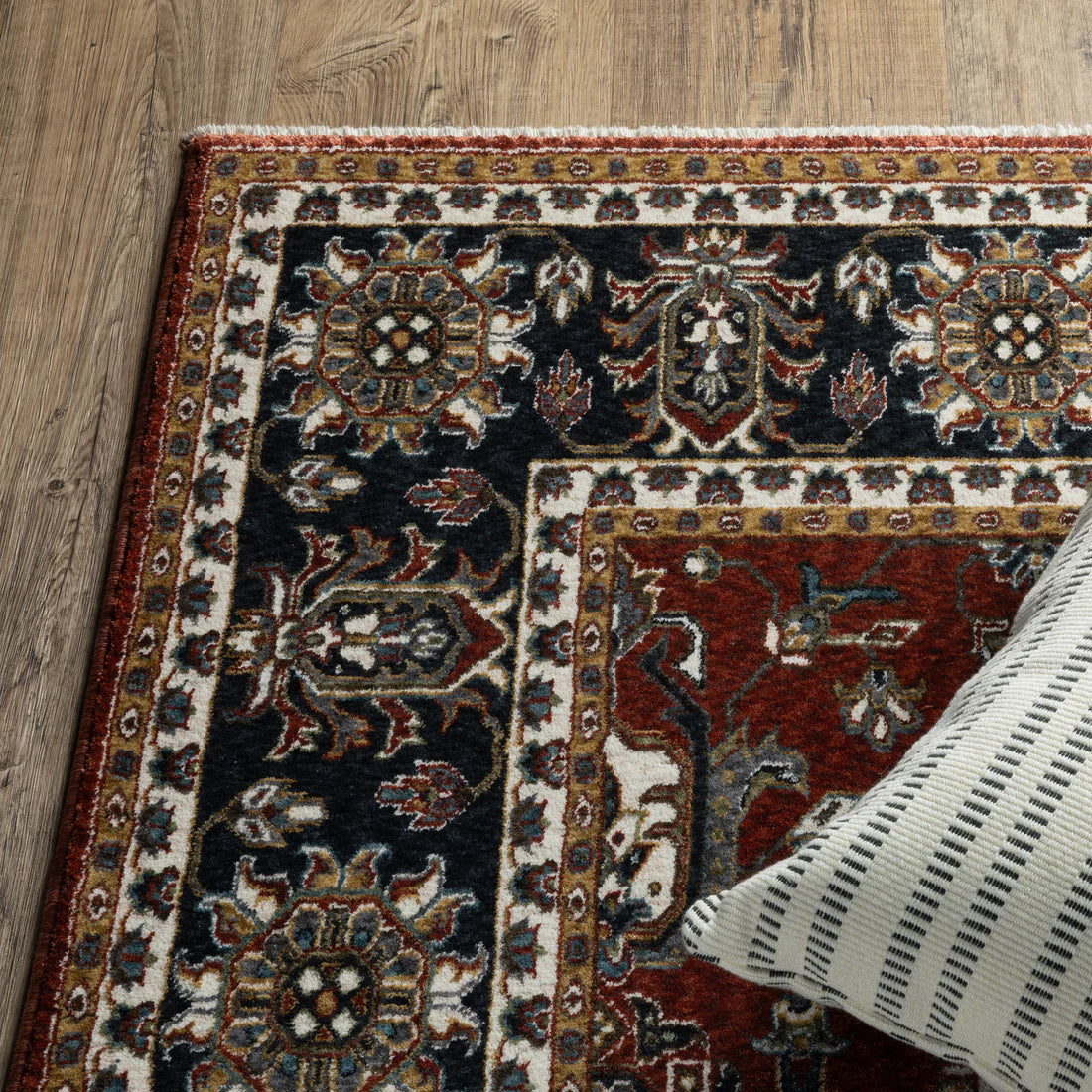 Oriental Weavers Vivian VI05X Red/Navy Area Rug