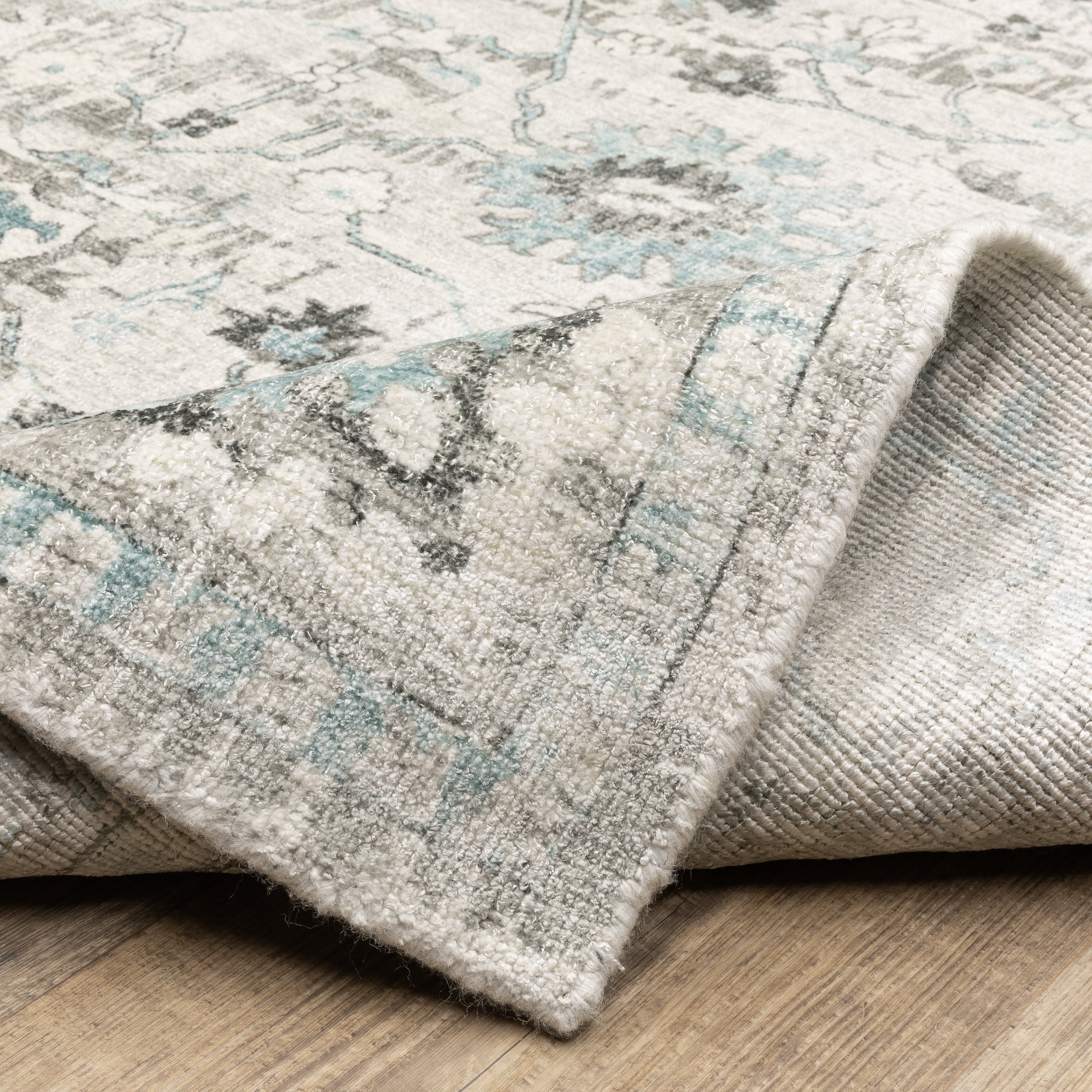 Oriental Weavers Windham WIN04 Ivory/Blue Area Rug