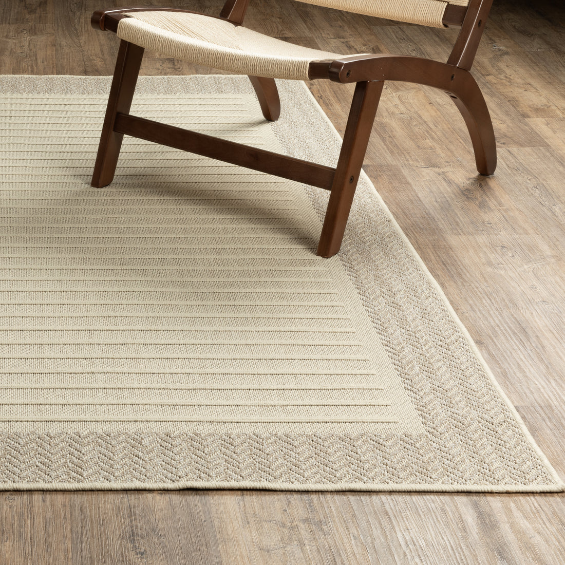 Oriental Weavers Zarina ZAR04 Beige/Ivory Area Rug