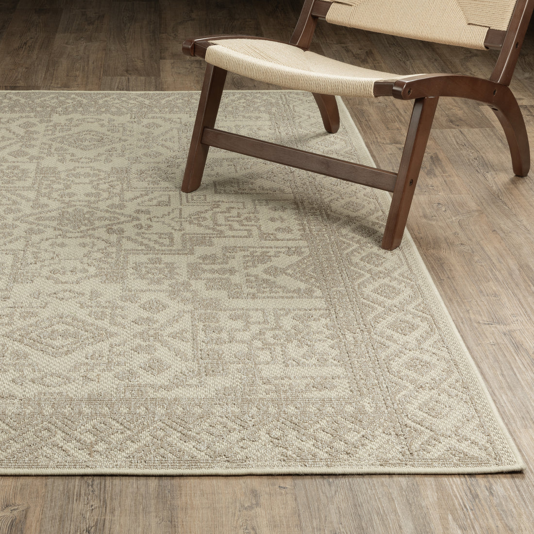 Oriental Weavers Zarina ZAR06 Beige/Ivory Area Rug
